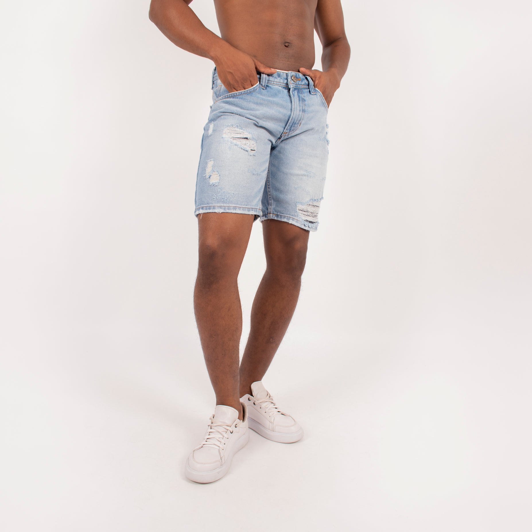 Bermuda hombre con desgaste y rotos