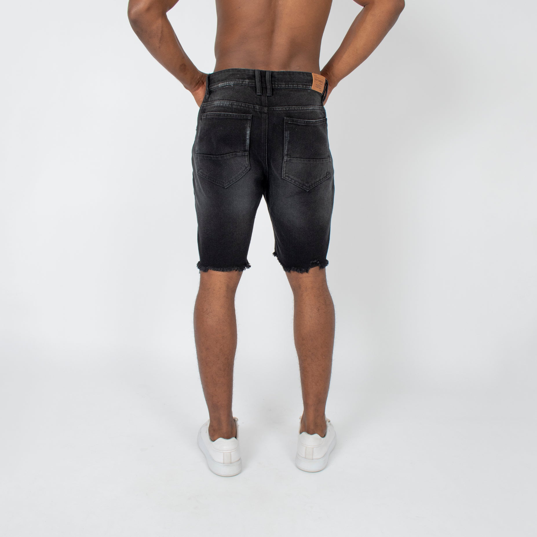 Bermuda hombre negra con rotos