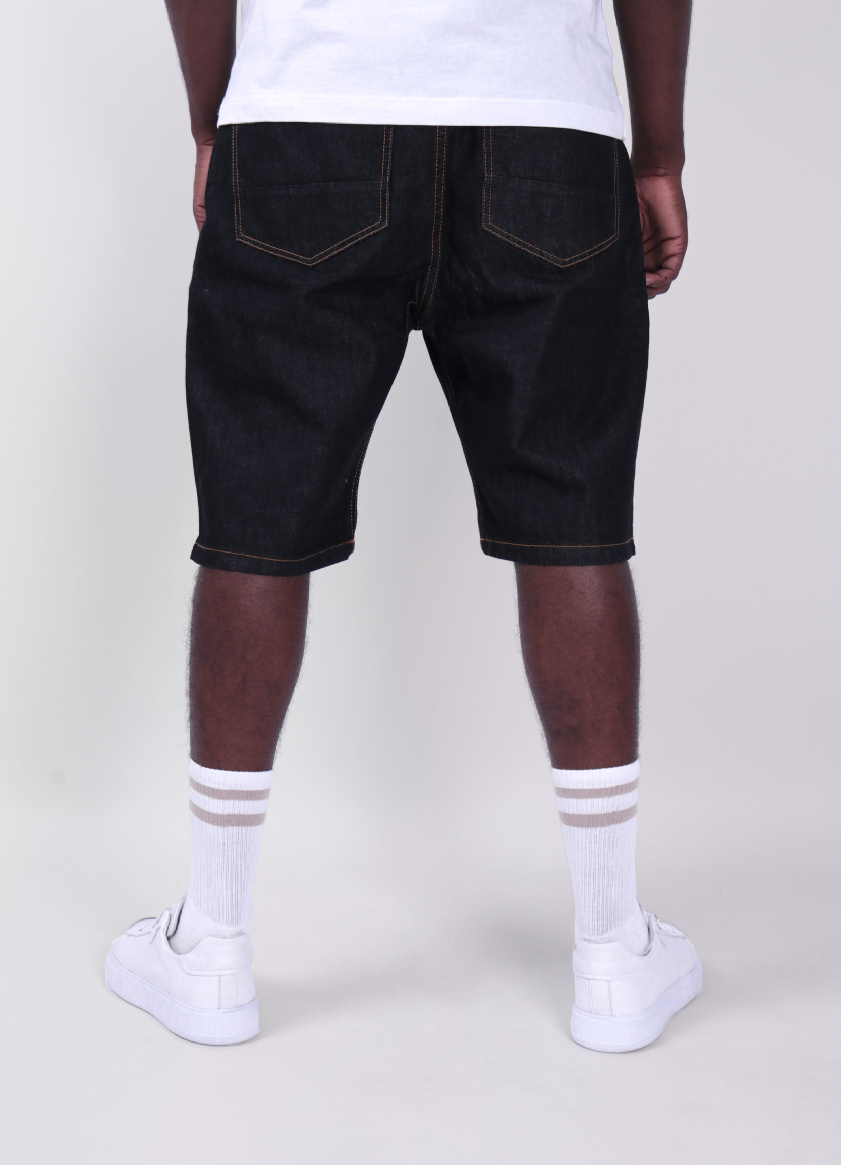 Bermuda hombre rigida oscura