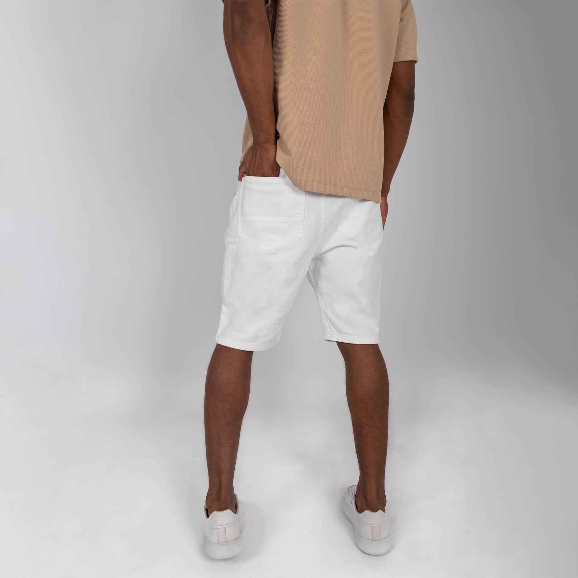 Bermuda hombre blanca rotos