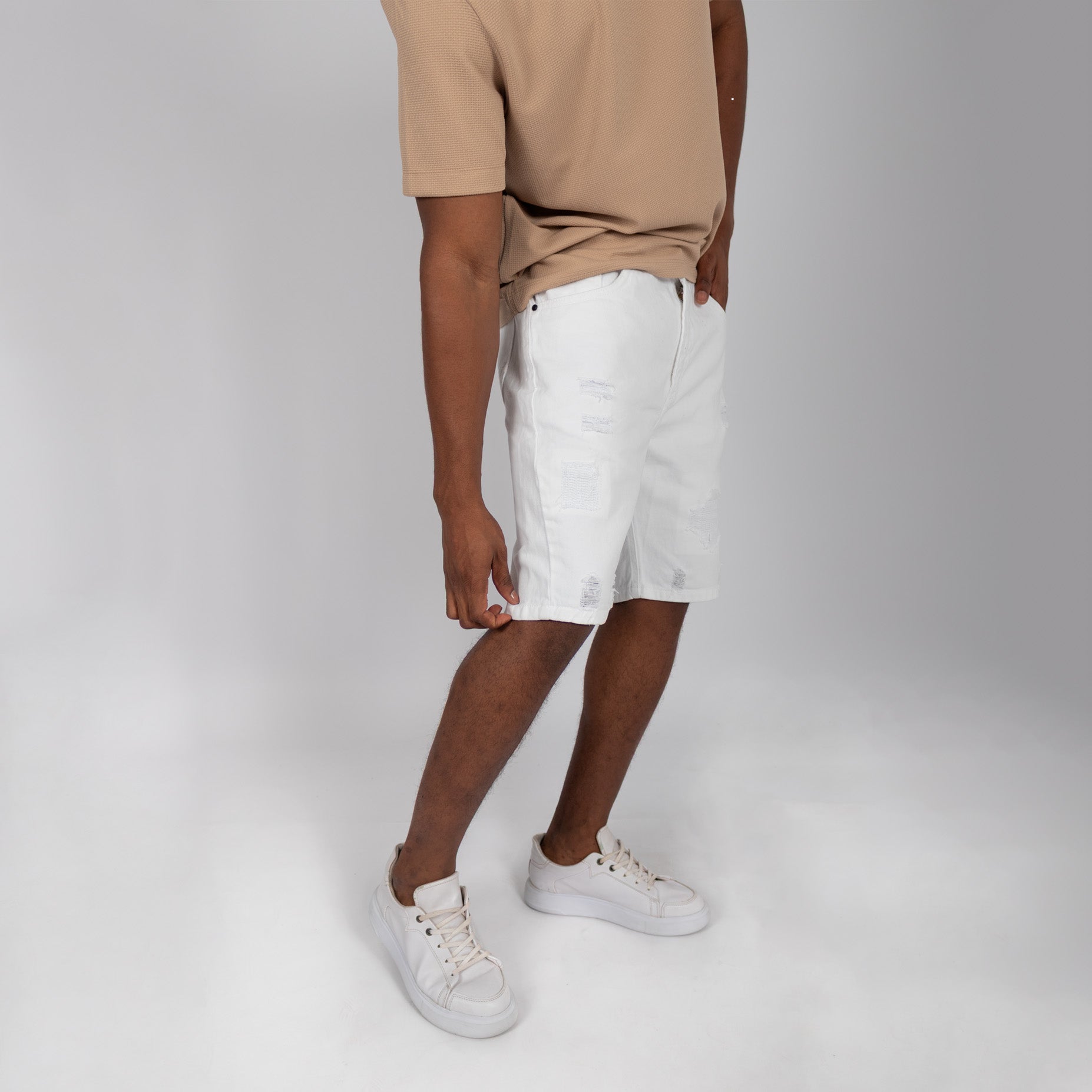 Bermuda hombre blanca rotos