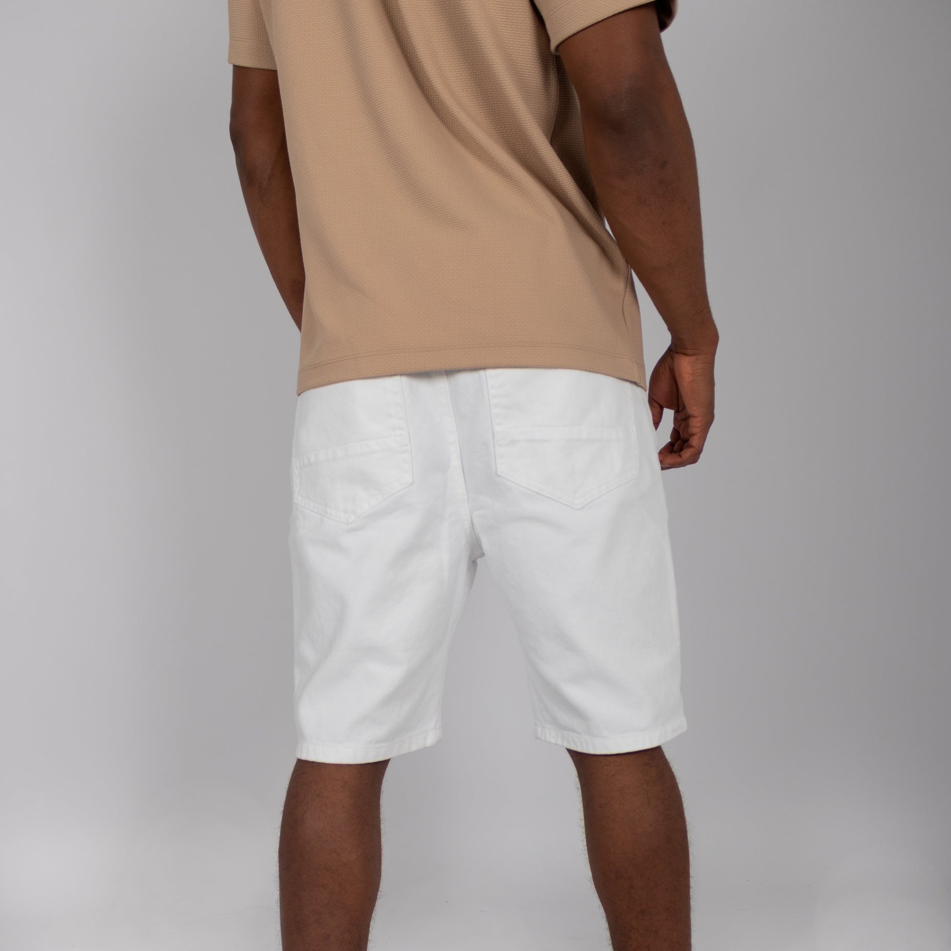 Bermuda hombre blanca rotos