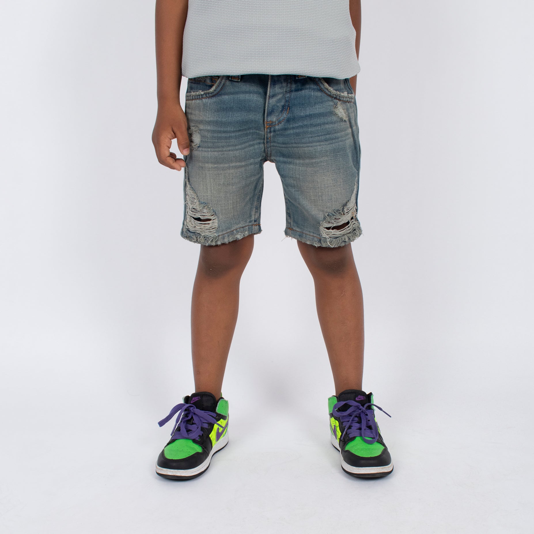 Bermuda niño con rotos