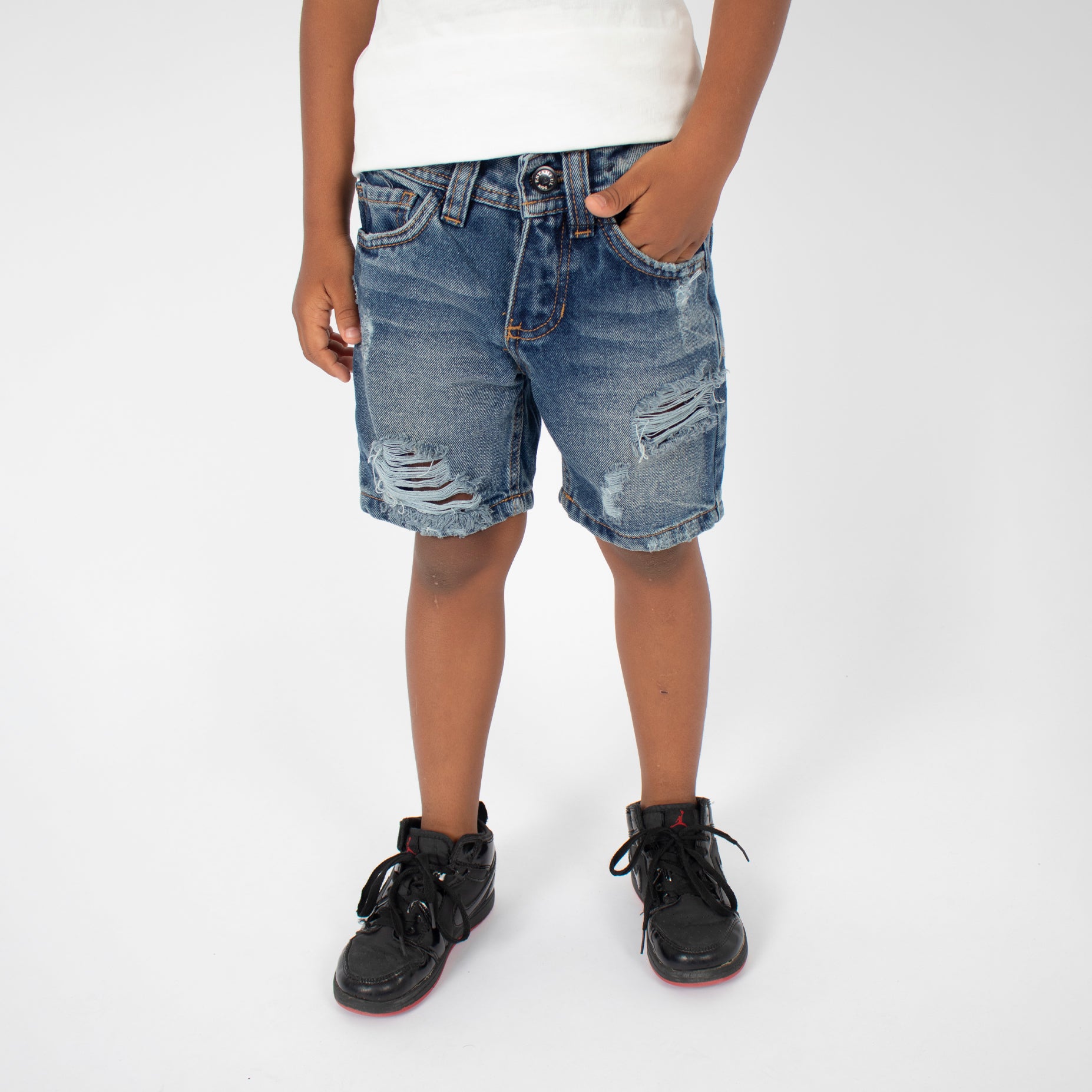 Bermuda niño con desgaste