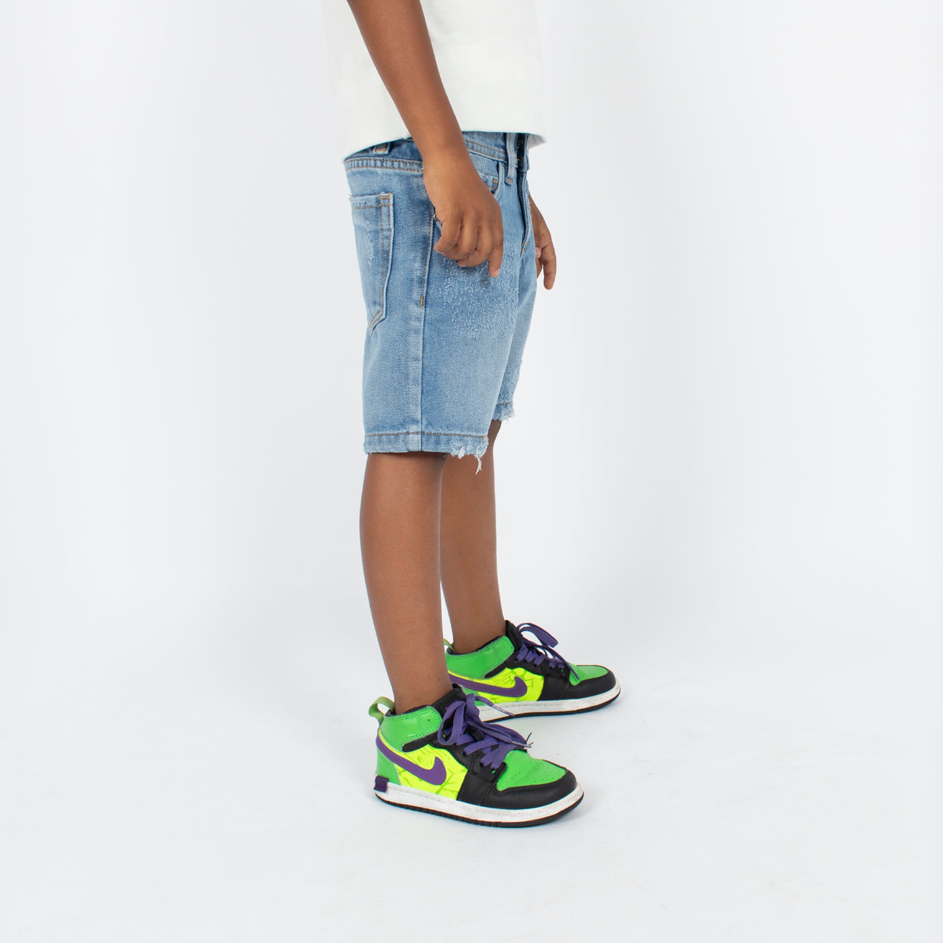 Bermuda niño con desgaste