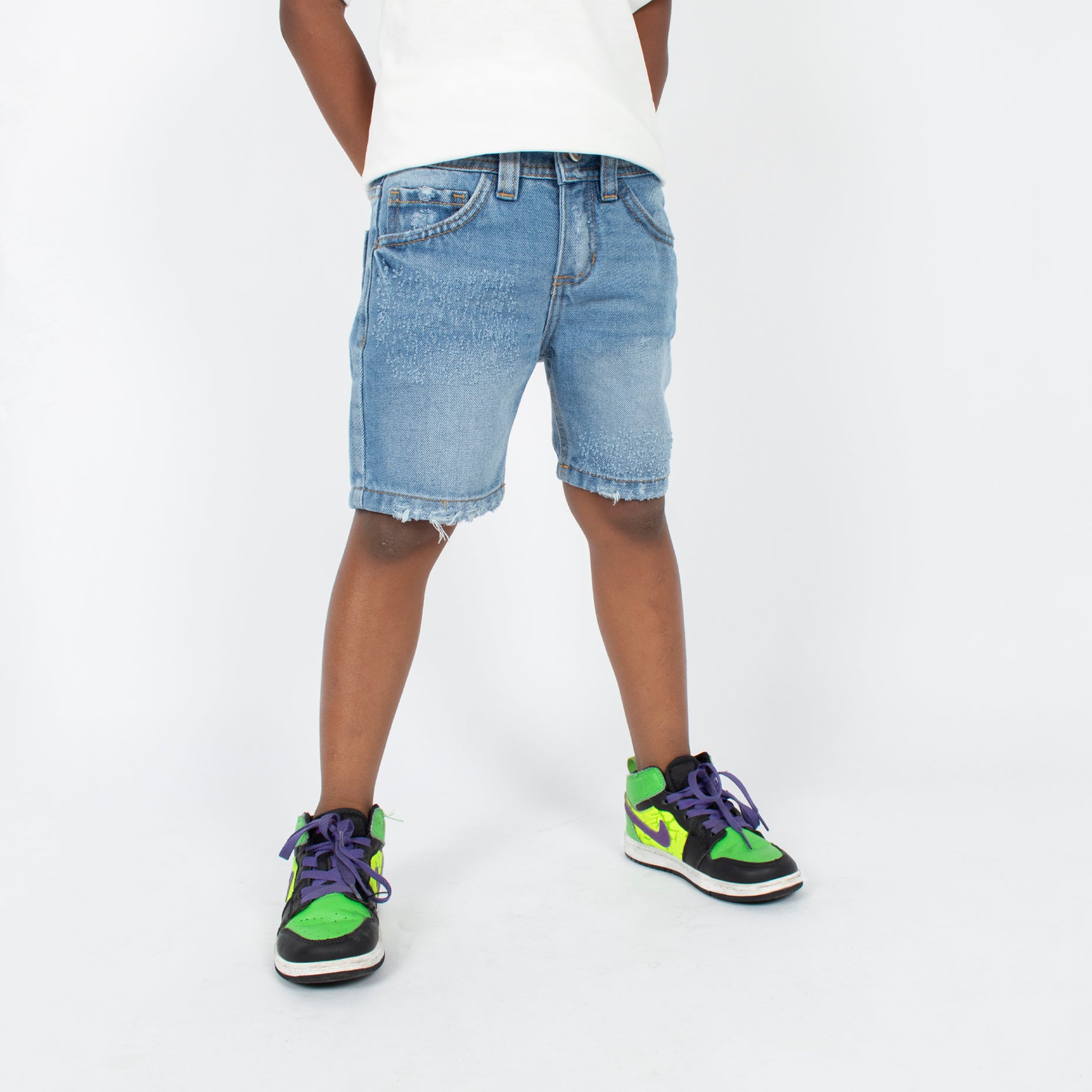 Bermuda niño con desgaste