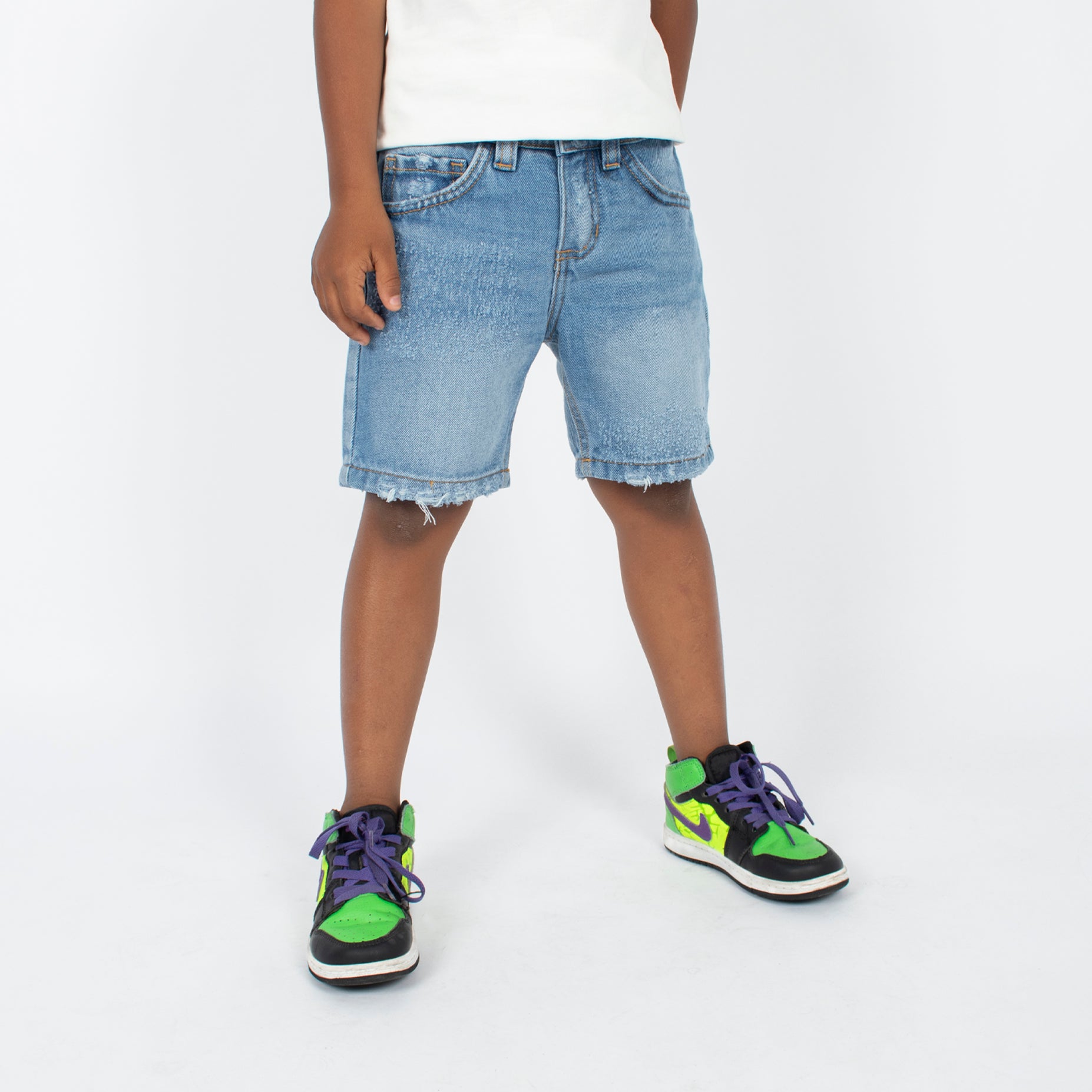 Bermuda niño con desgaste