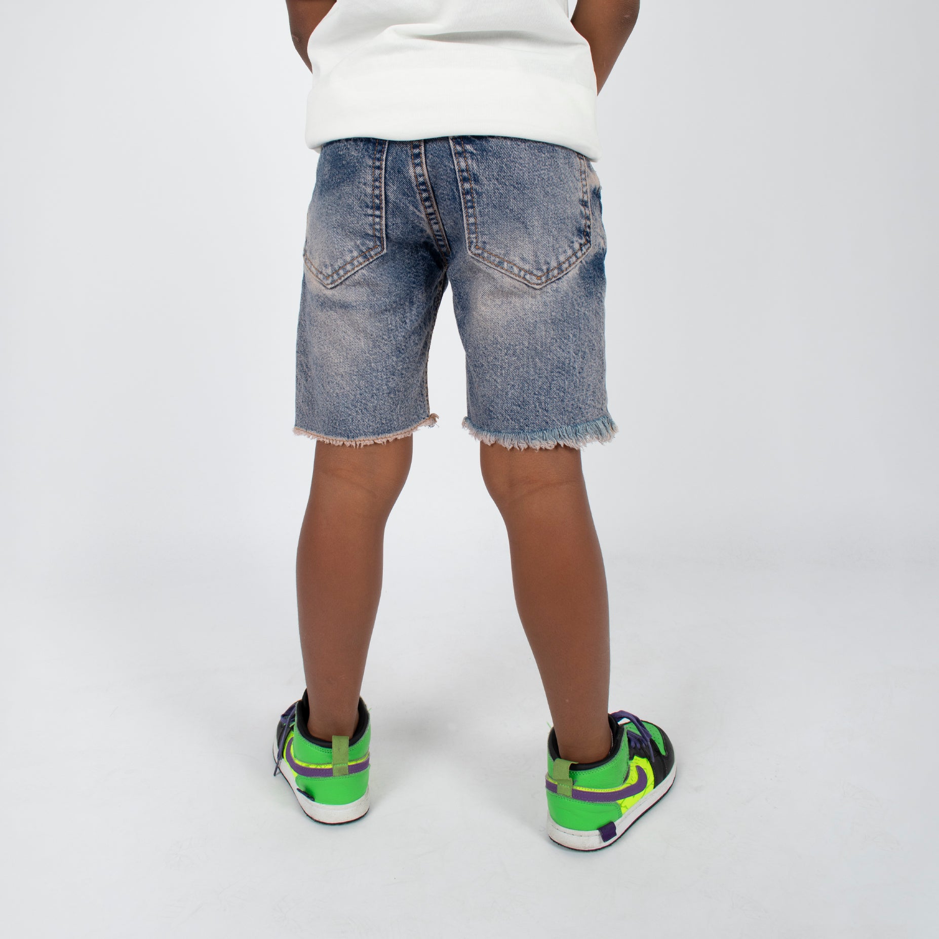 Bermuda niño con desgaste