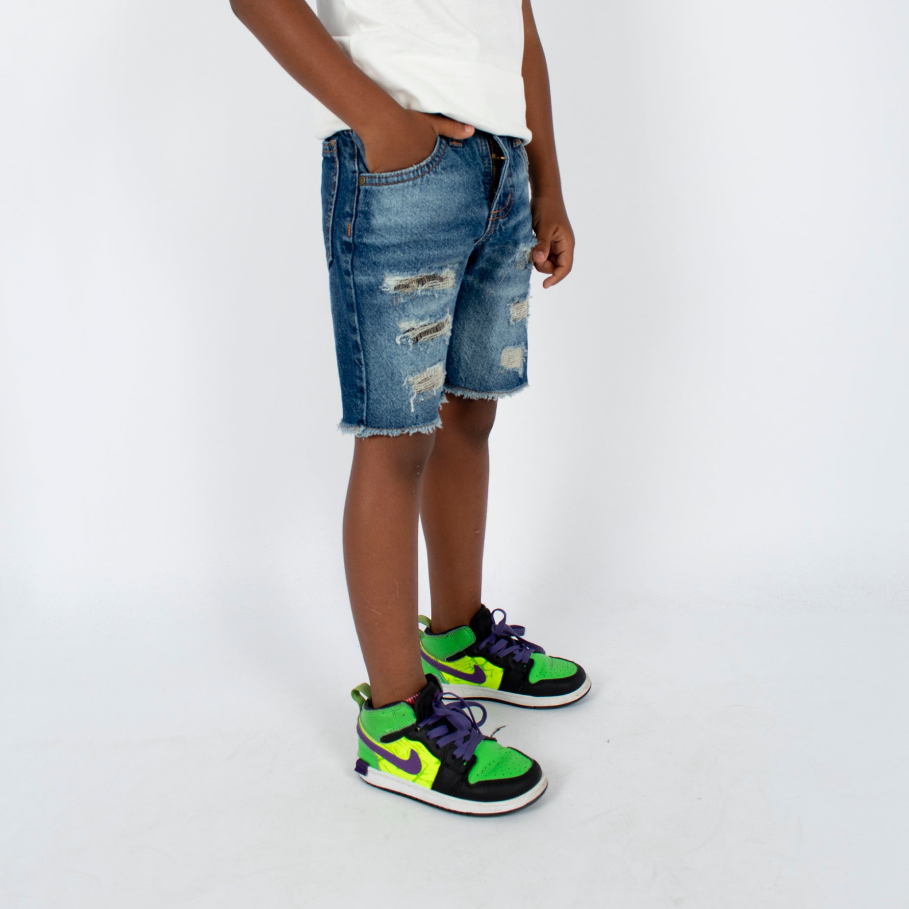 Bermuda niño con desgaste