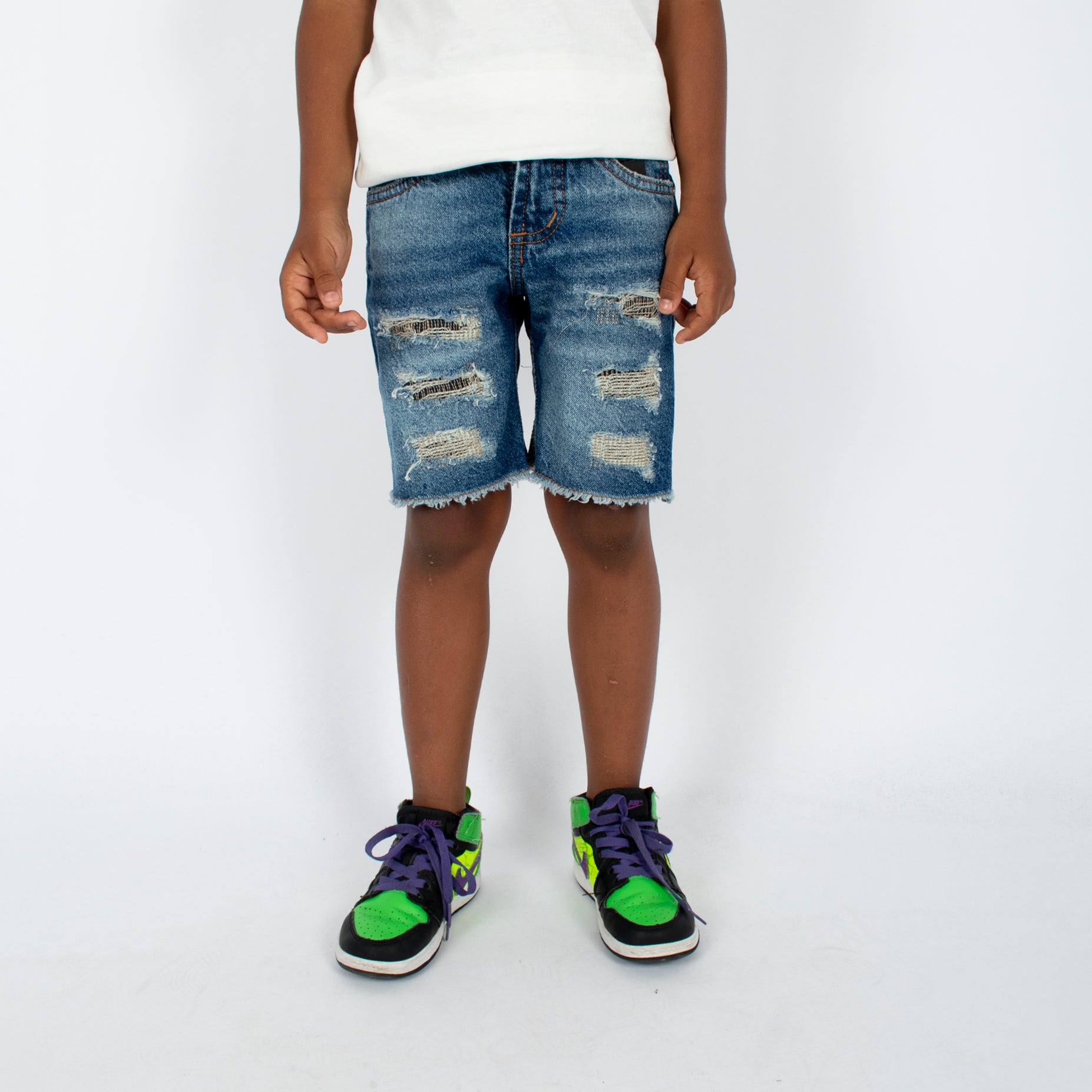 Bermuda niño con desgaste