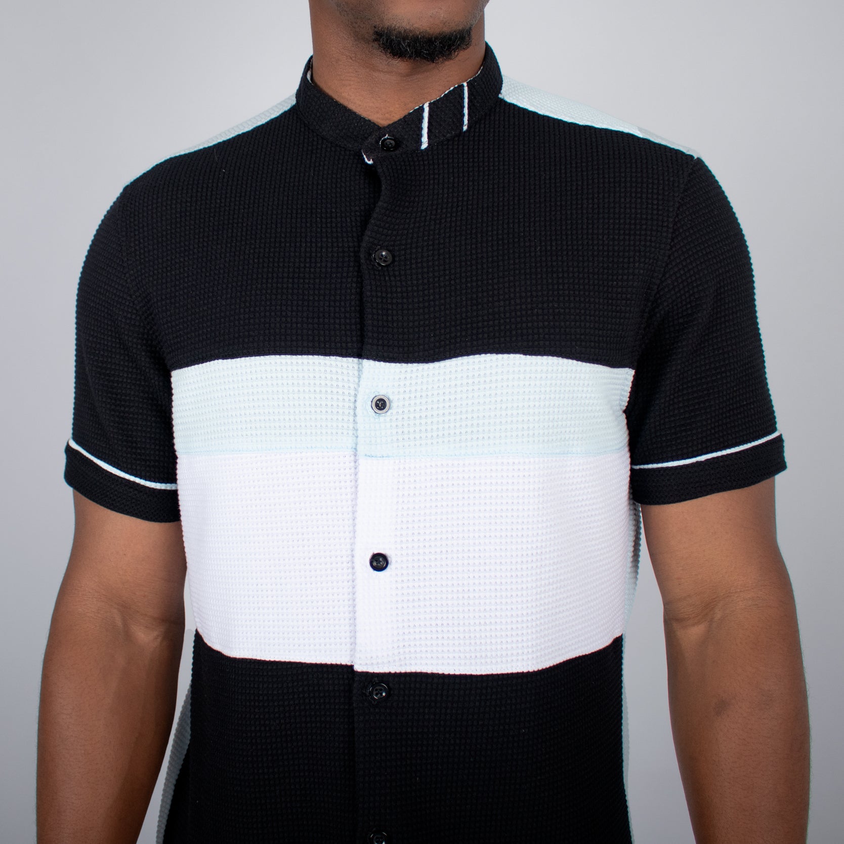 Camisa hombre cortes negra