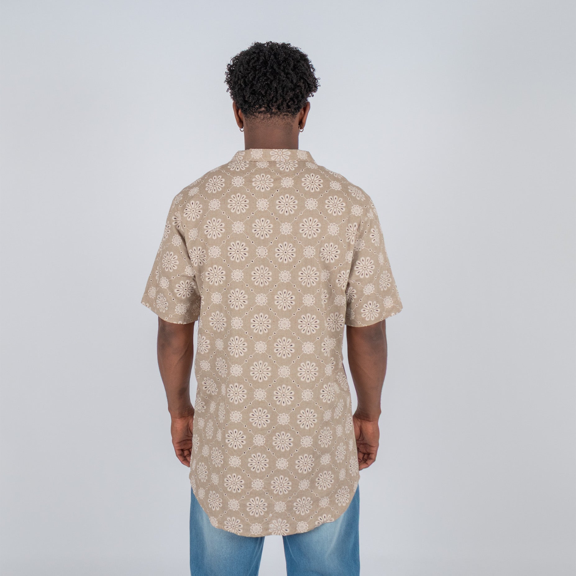 Camisa hombre textura flores beige