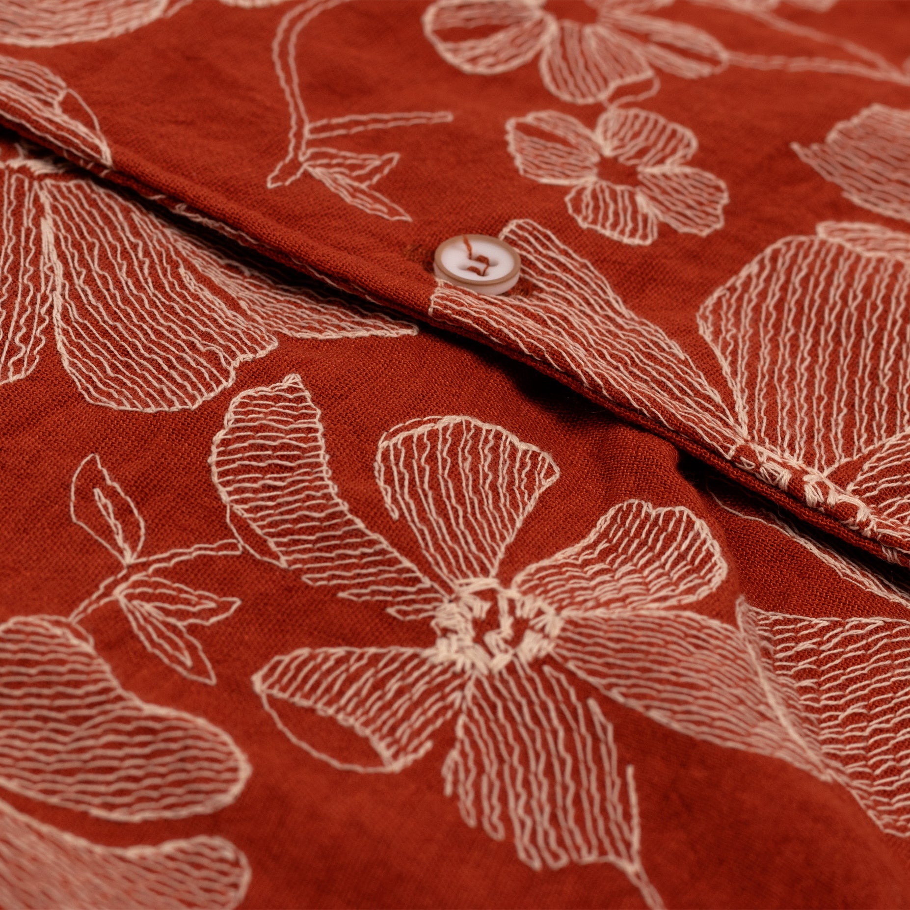 Camisa hombre textura flores naranja