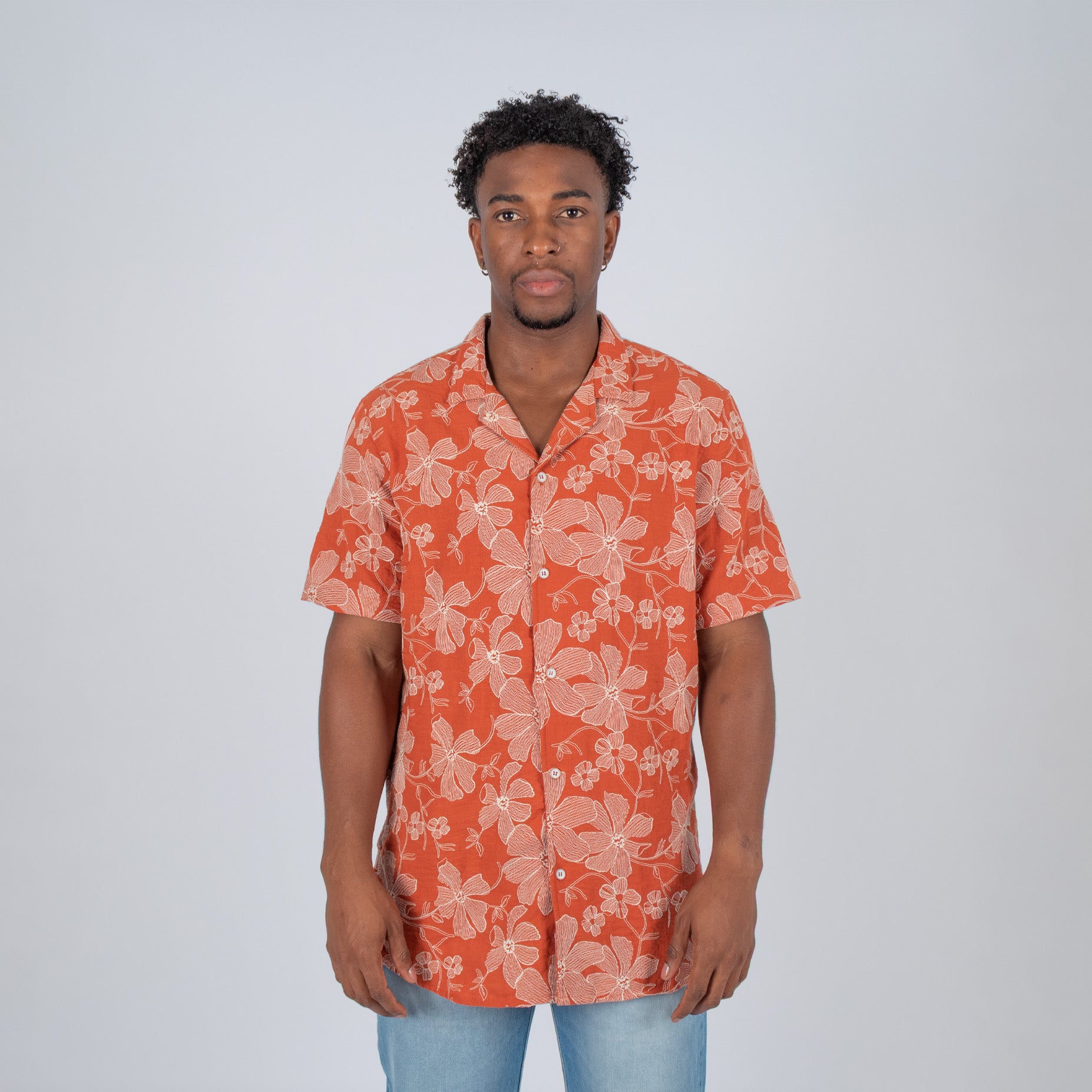 Camisa hombre textura flores naranja