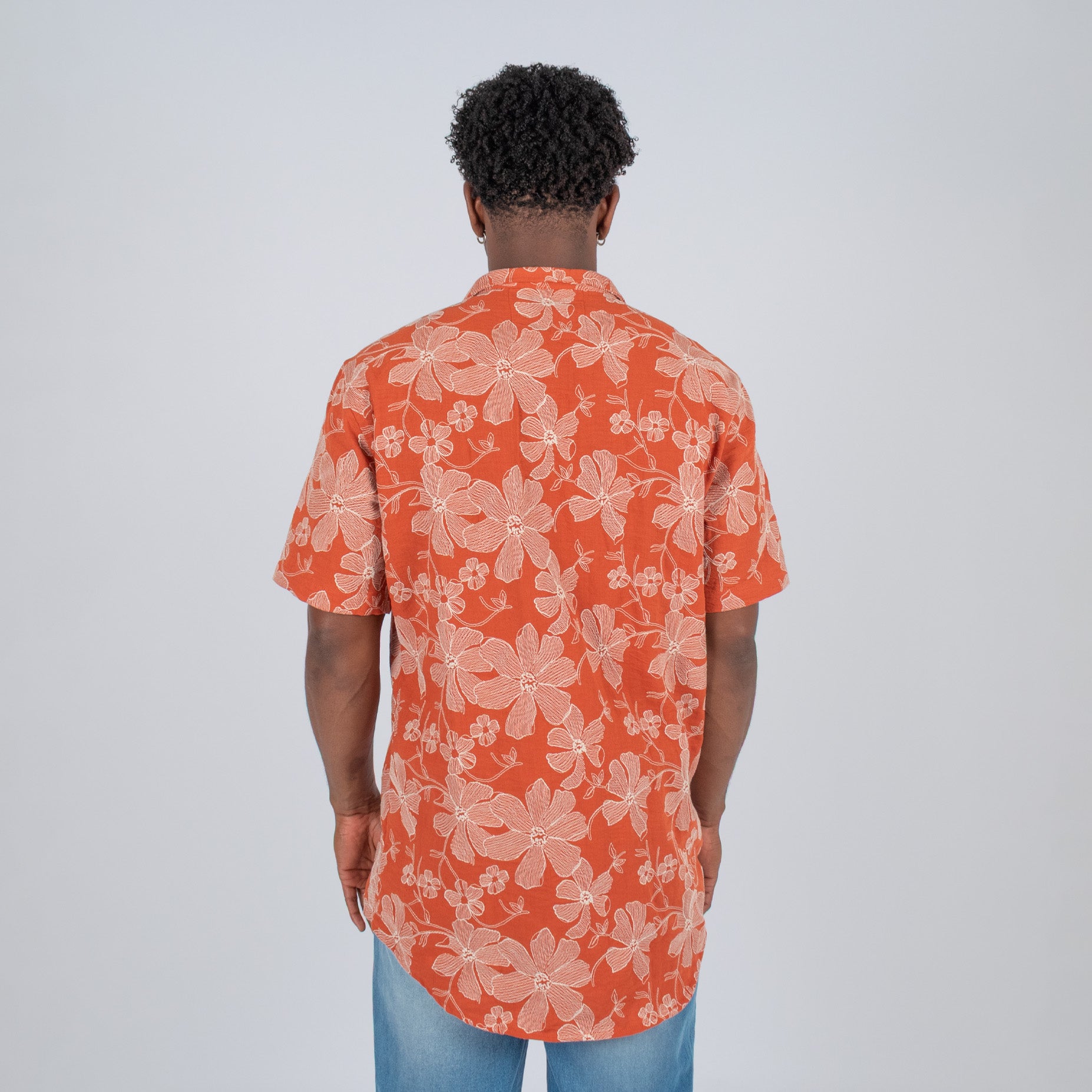 Camisa hombre textura flores naranja