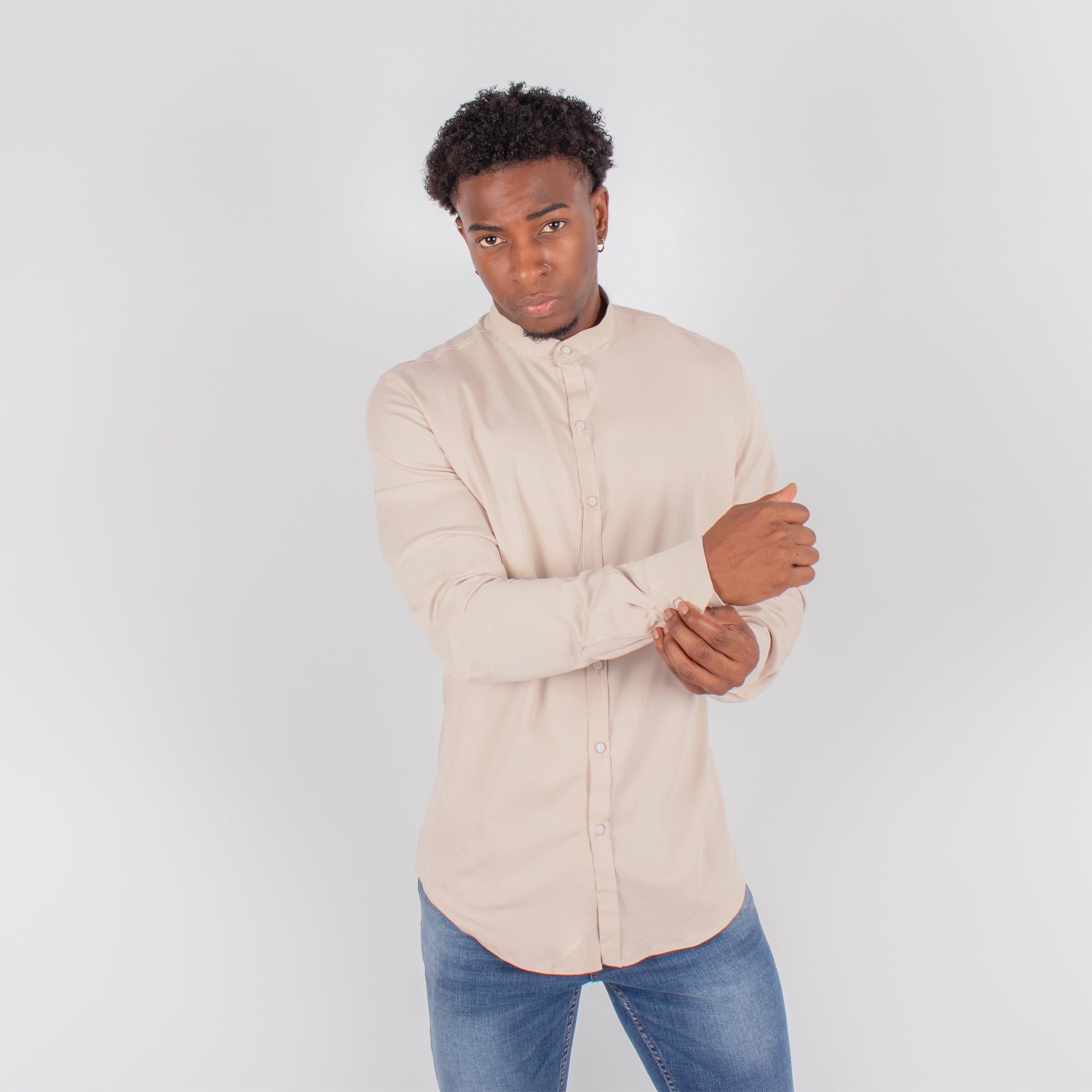 Camisa hombre Ml cuello neru camel