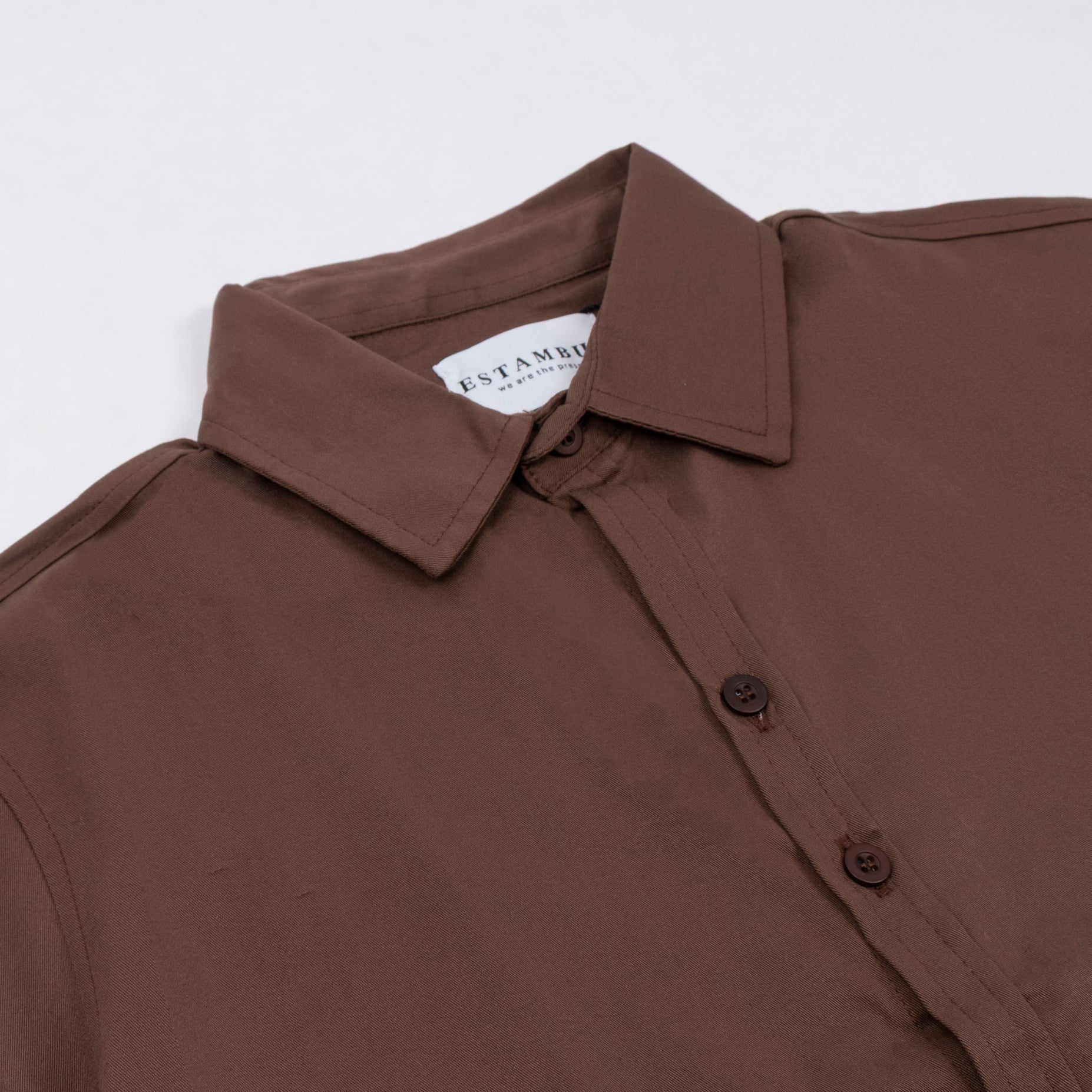 Camisa hombre cuello basica cafe