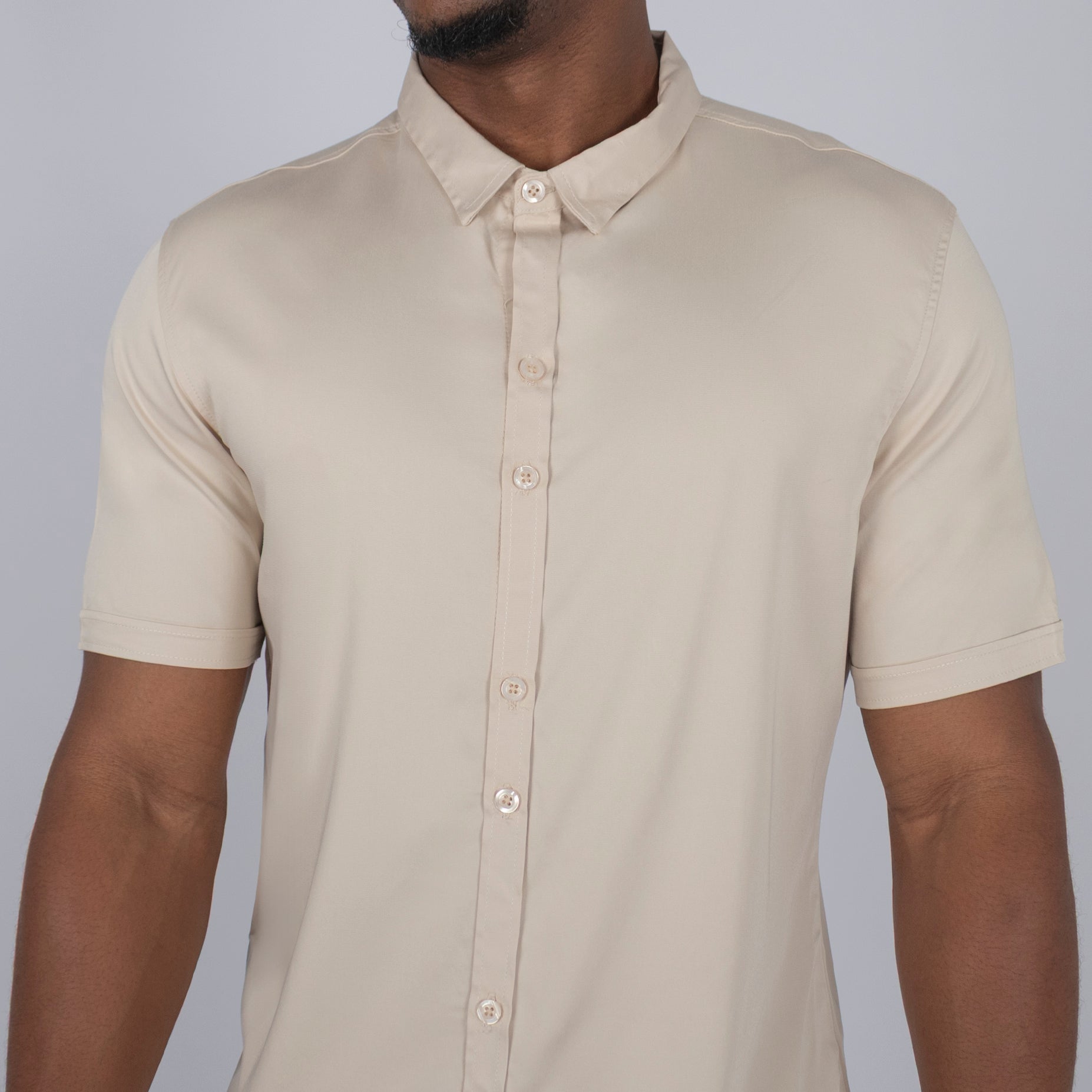 Camisa hombre cuello beige