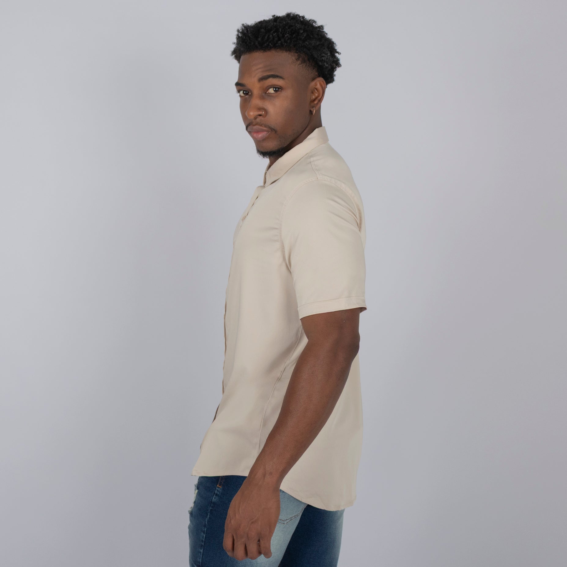 Camisa hombre cuello beige