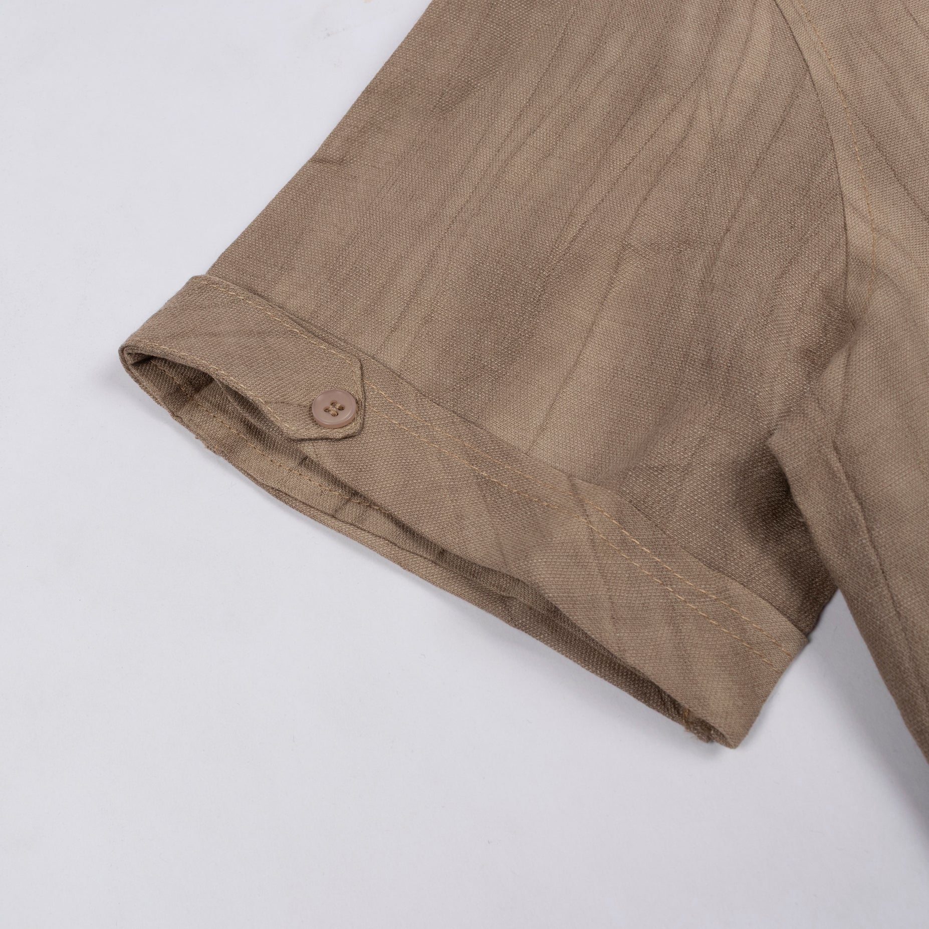 Camisa hombre cuello alto bordado