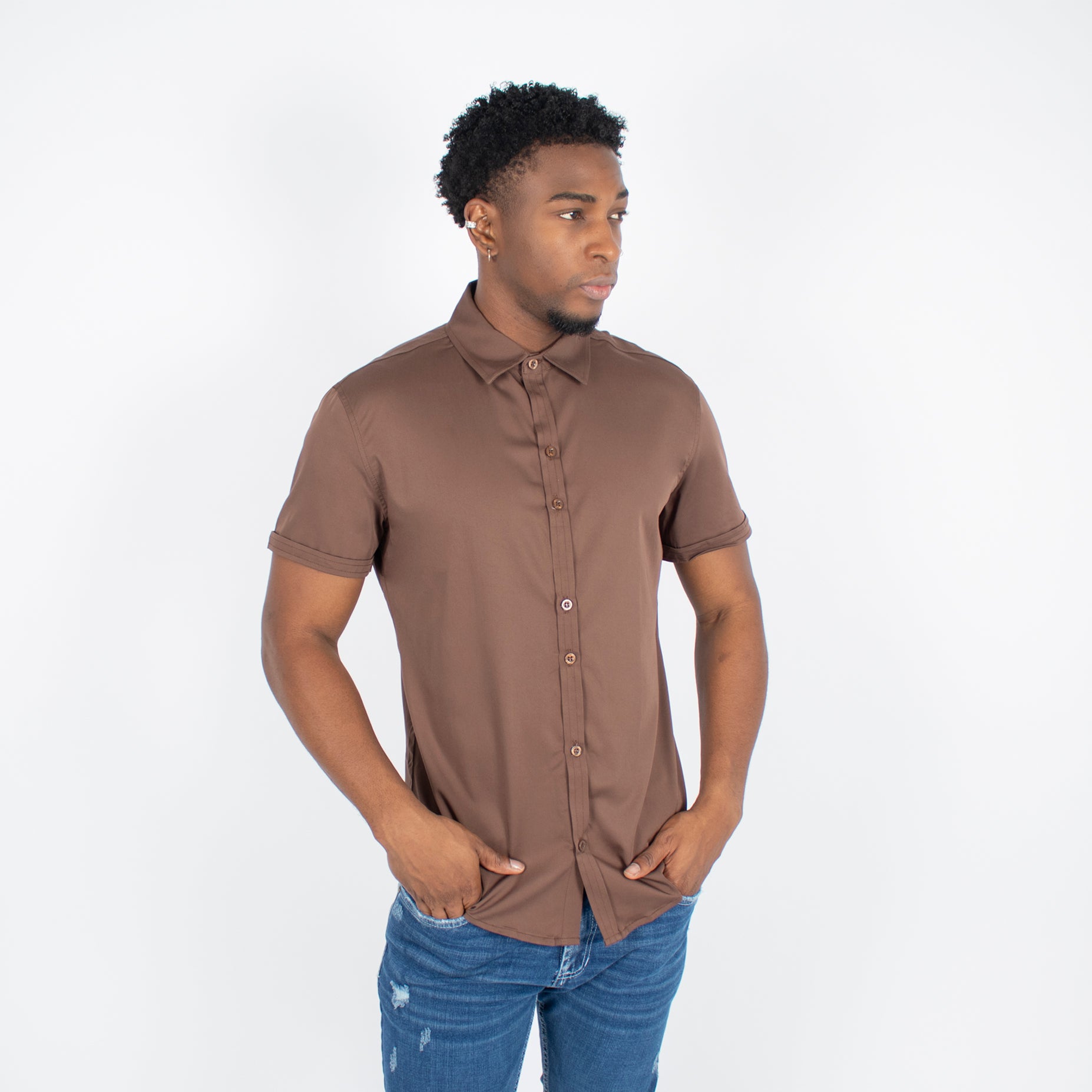 Camisa hombre cuello alto cafe