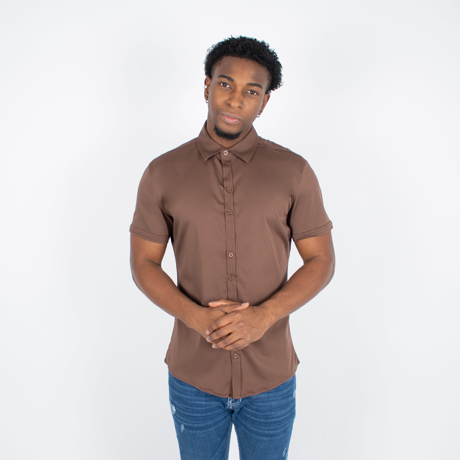 Camisa hombre cuello alto cafe