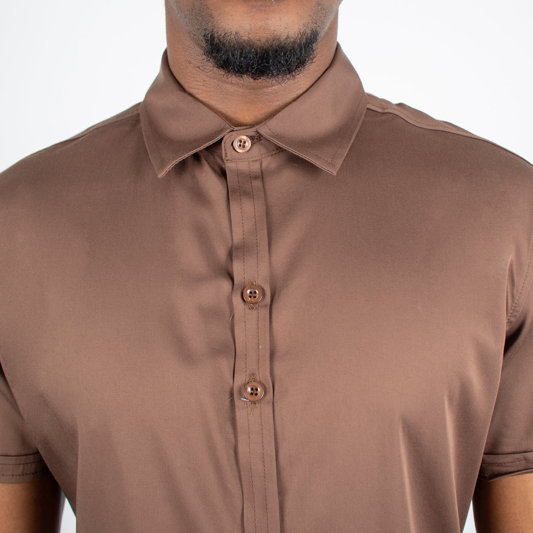 Camisa hombre cuello alto cafe