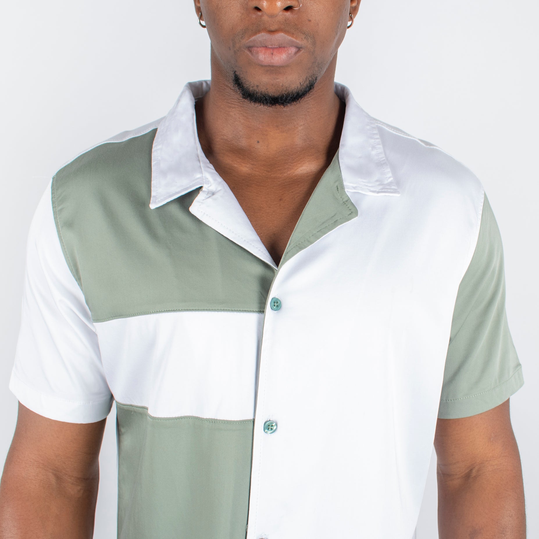 Camisa hombre cortes clara