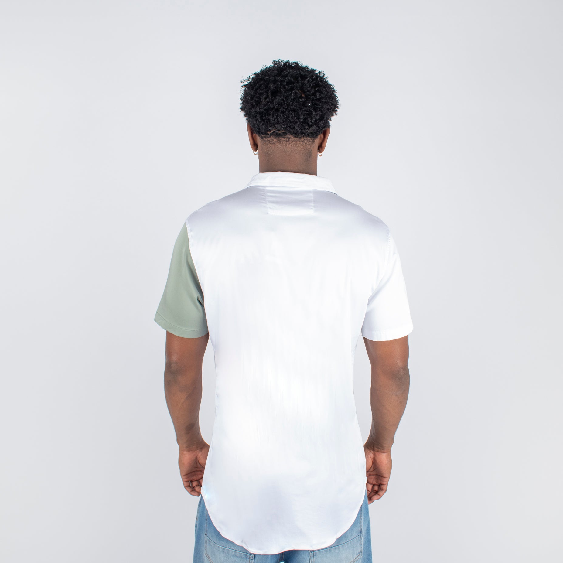 Camisa hombre cortes clara