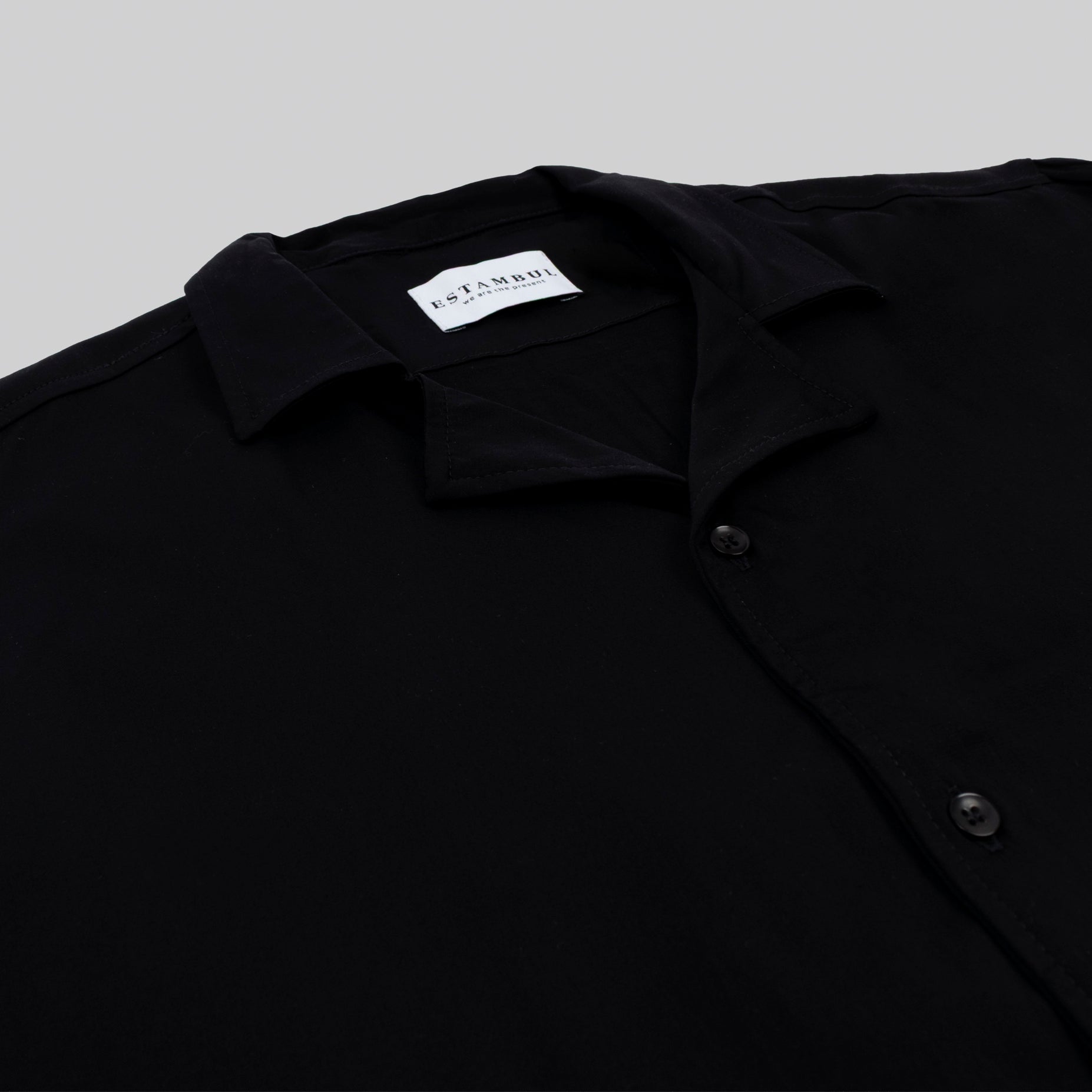 Camisa hombre basica cuello sport negra