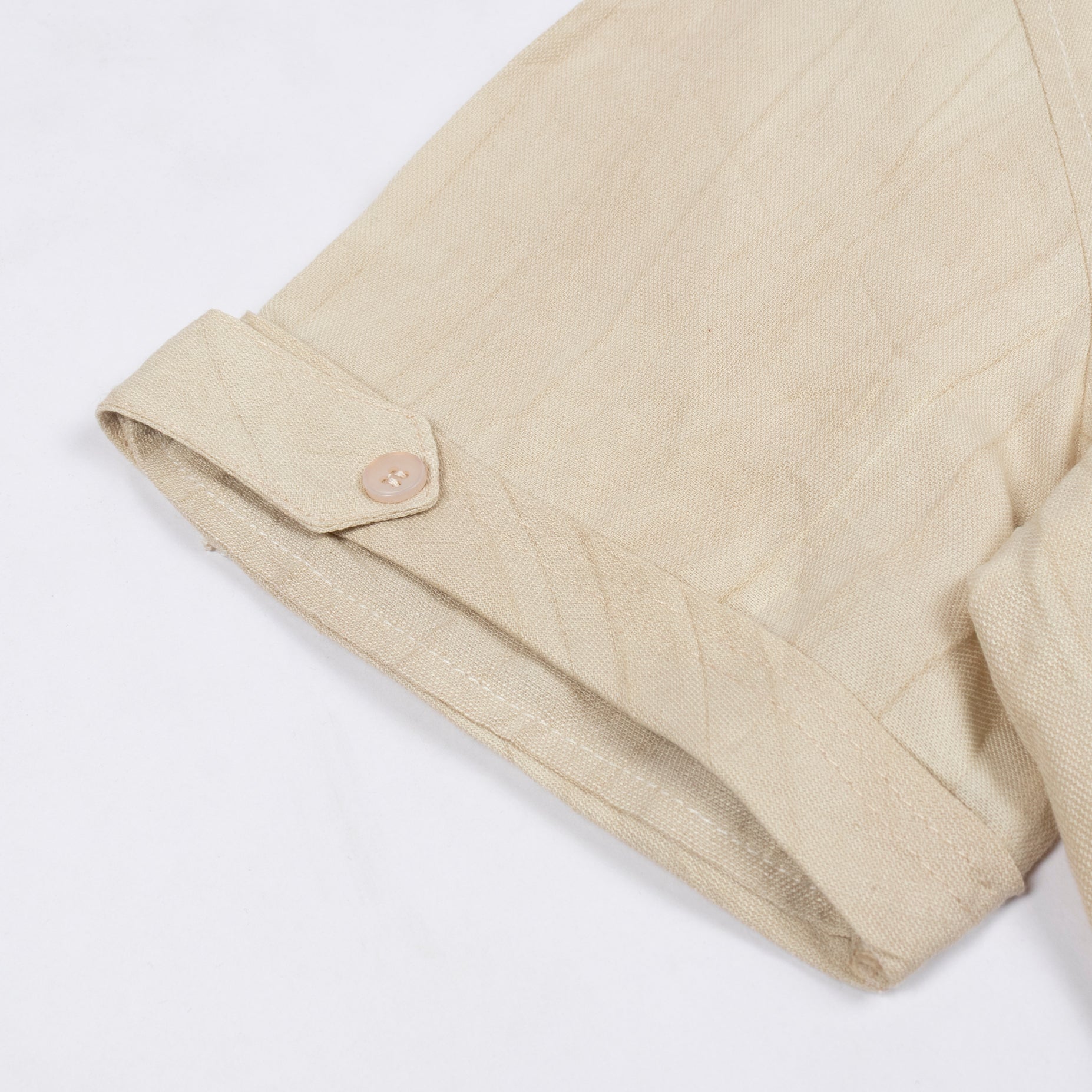 Camisa hombre cuello alto y bordado