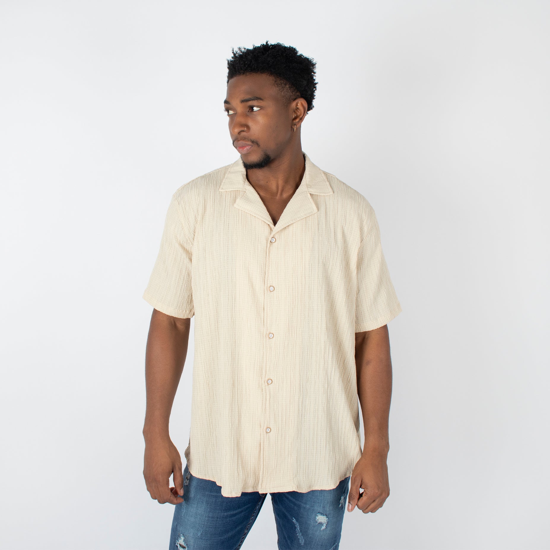 Camisa hombre basica cuello beige
