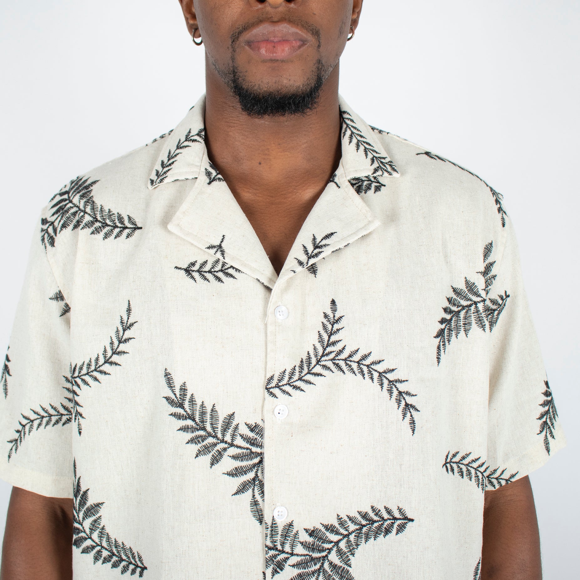 Camisa hombre cuello sport ramas