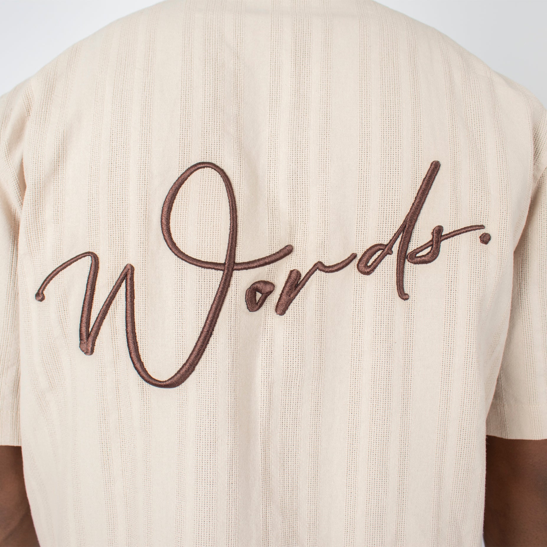 Camisa hombre cuello textura bordada