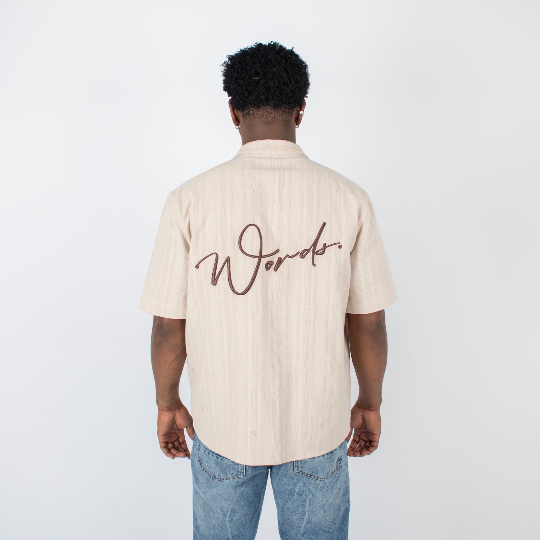 Camisa hombre cuello textura bordada