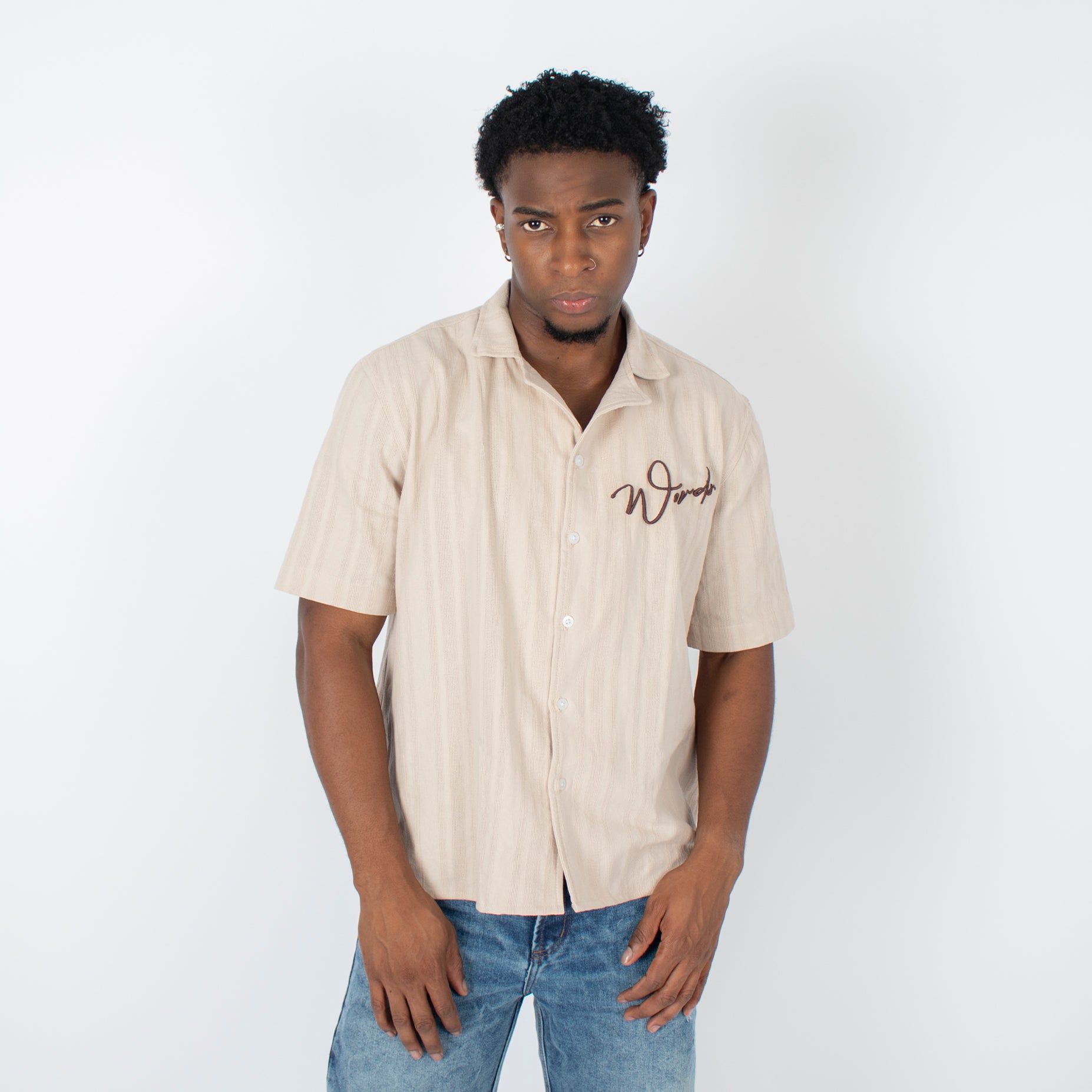 Camisa hombre cuello textura bordada