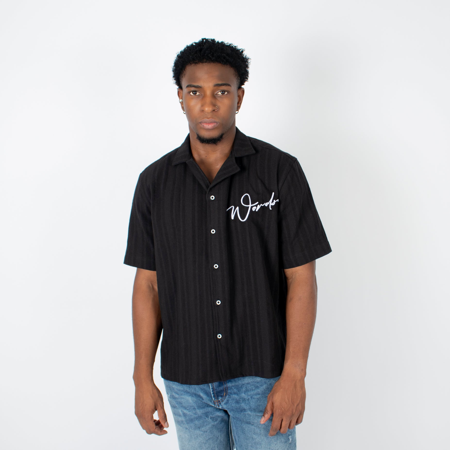 Camisa hombre cuello textura bordada