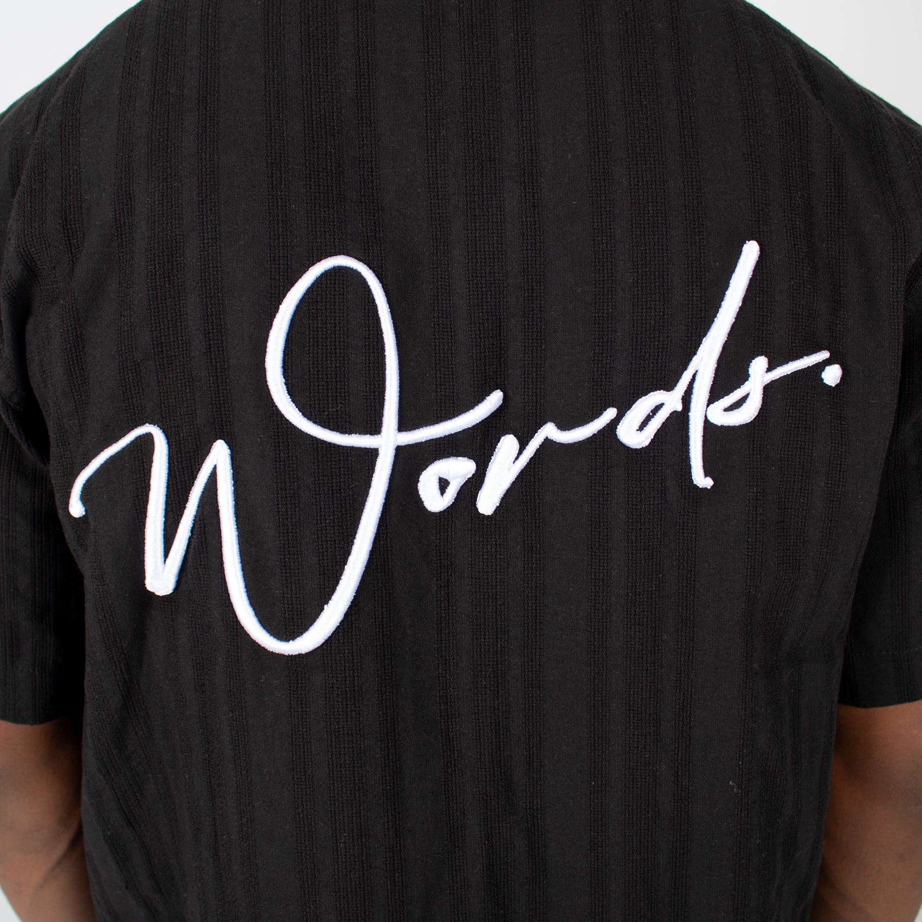 Camisa hombre cuello textura bordada