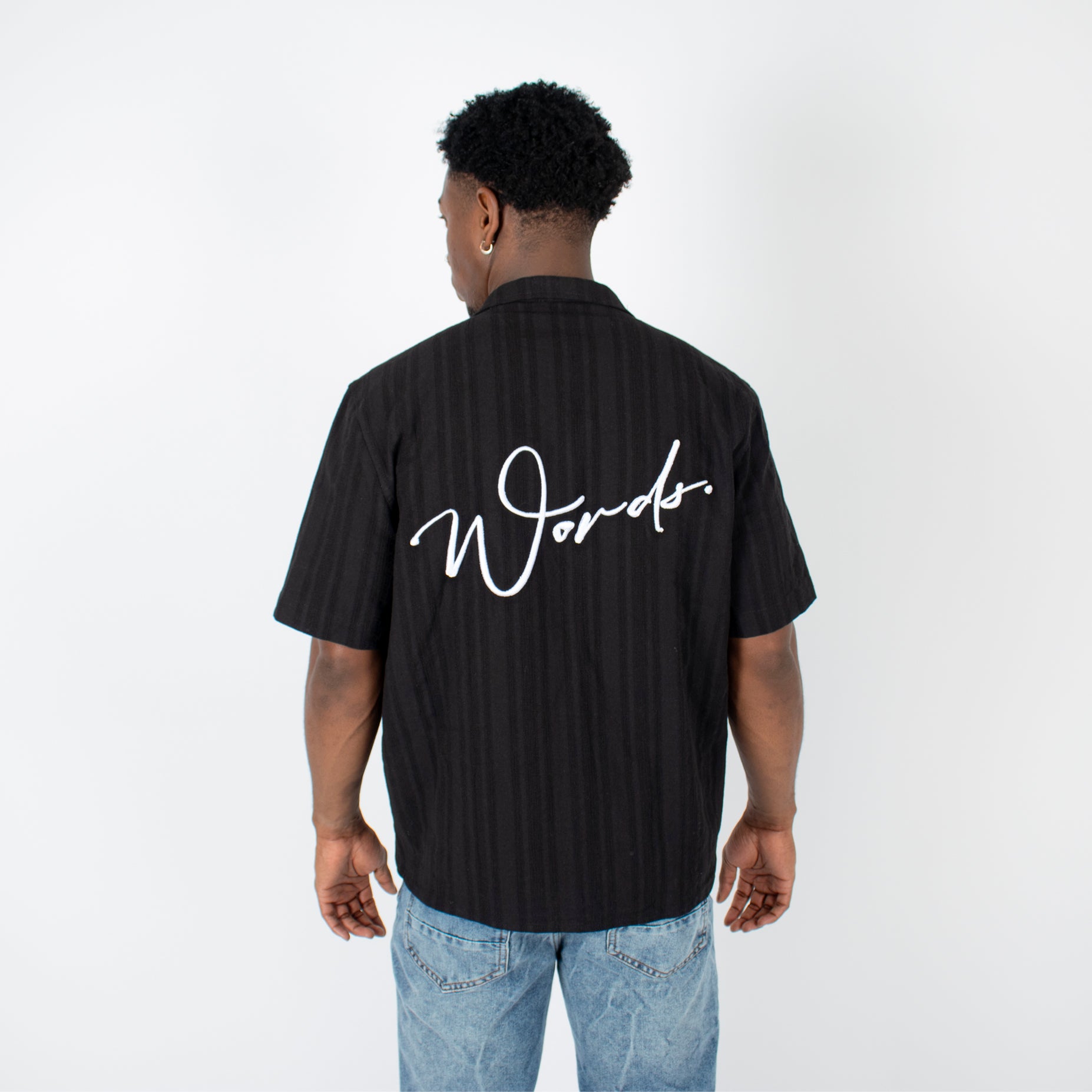 Camisa hombre cuello textura bordada