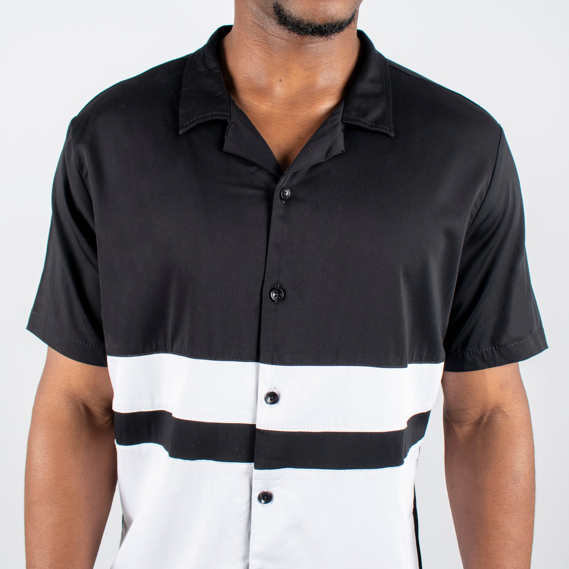 Camisa hombre cortes negra
