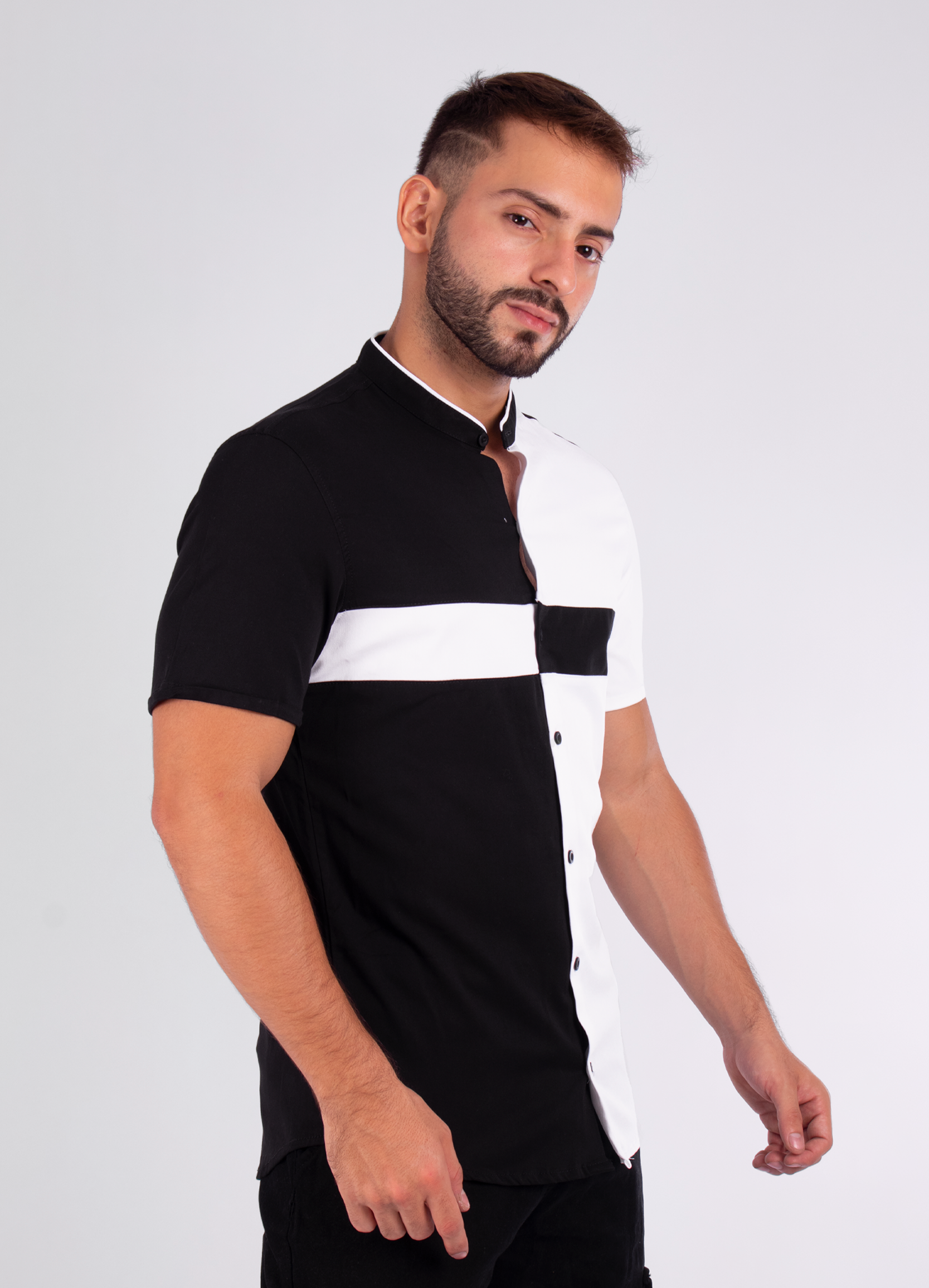 Camisa hombre cortes negra