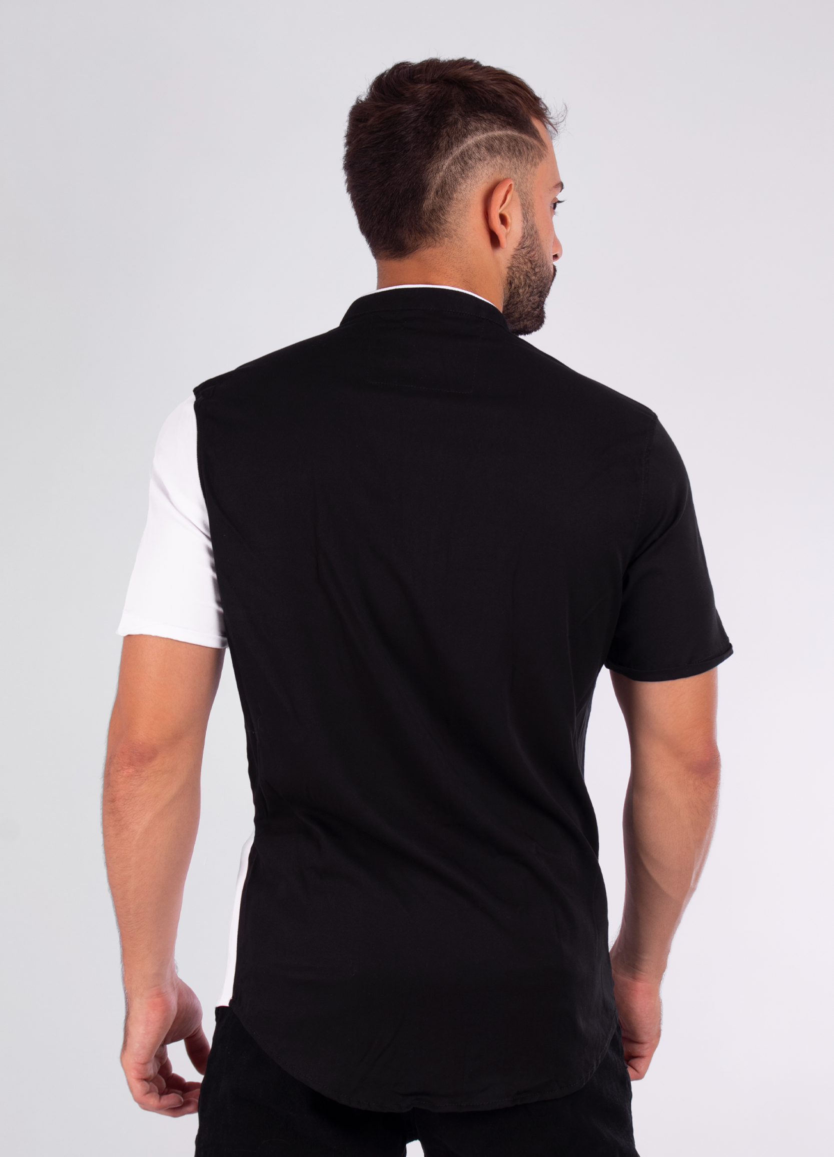 Camisa hombre cortes negra