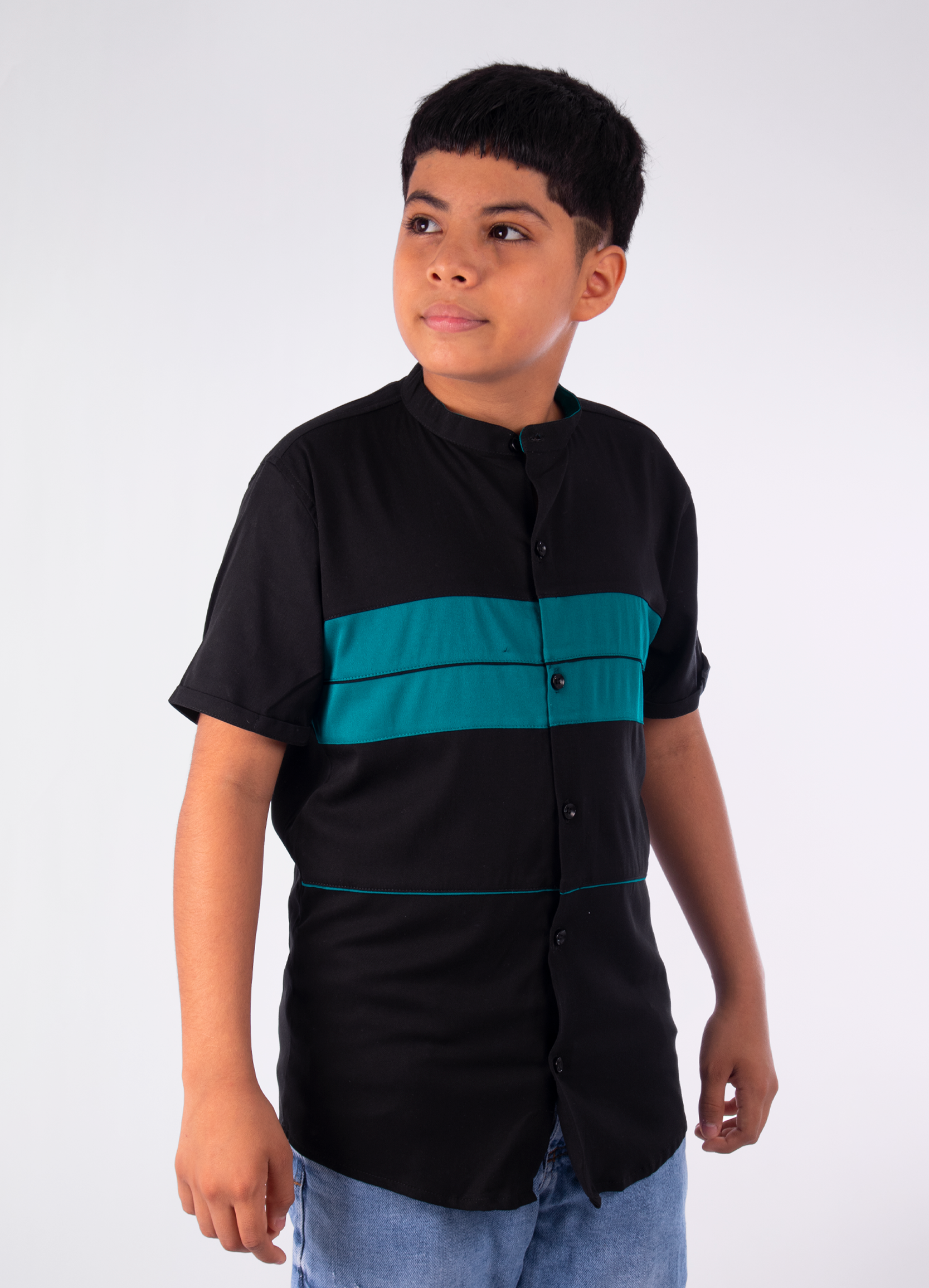 Camisa de cortes negro con verde