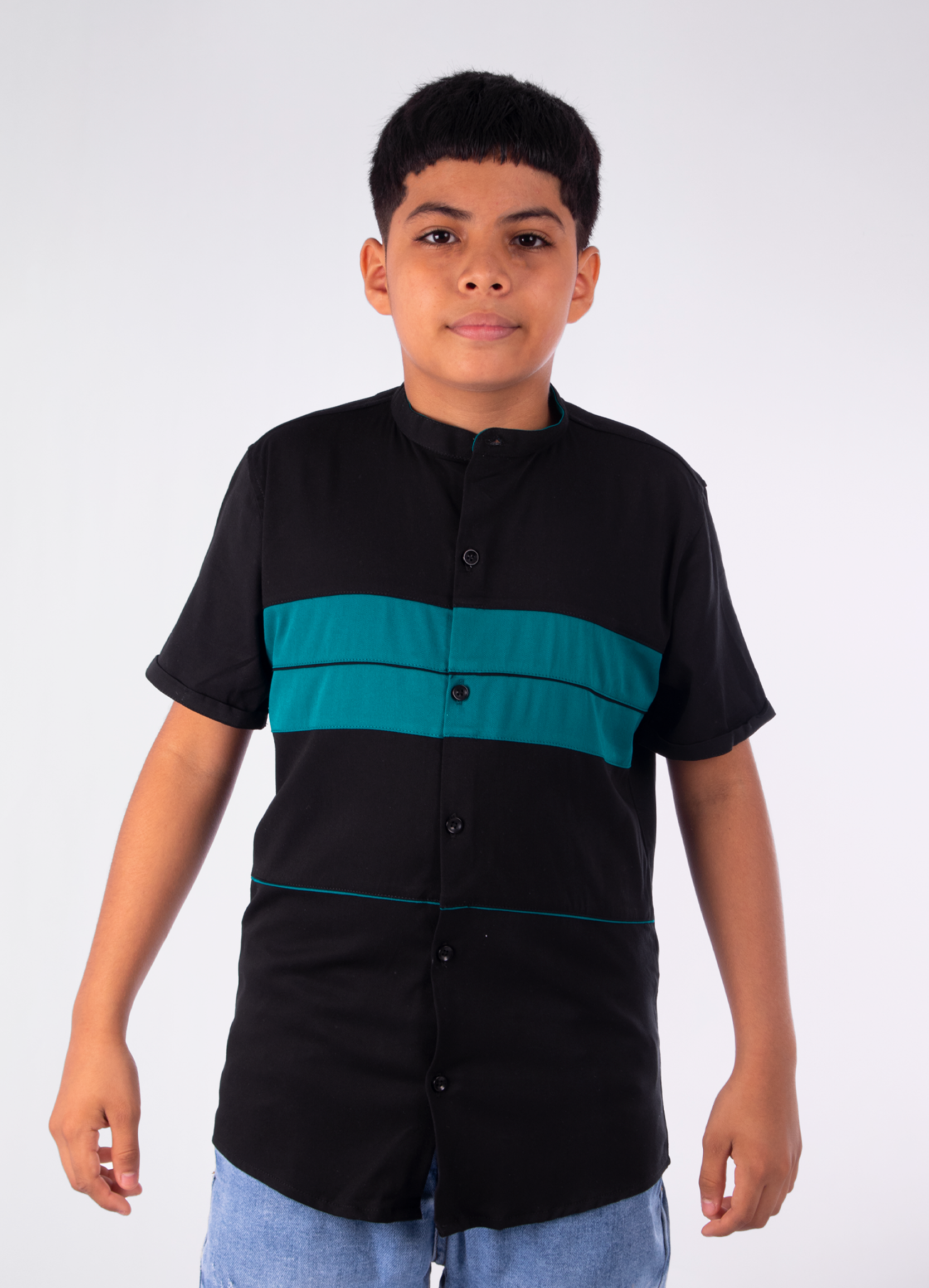 Camisa de cortes negro con verde