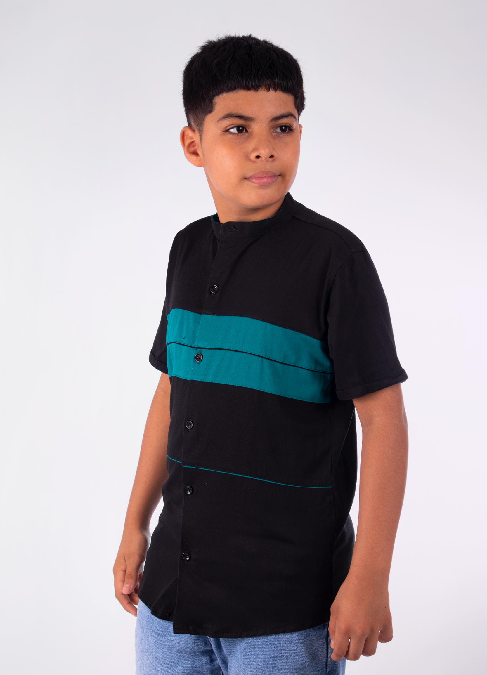 Camisa de cortes negro con verde