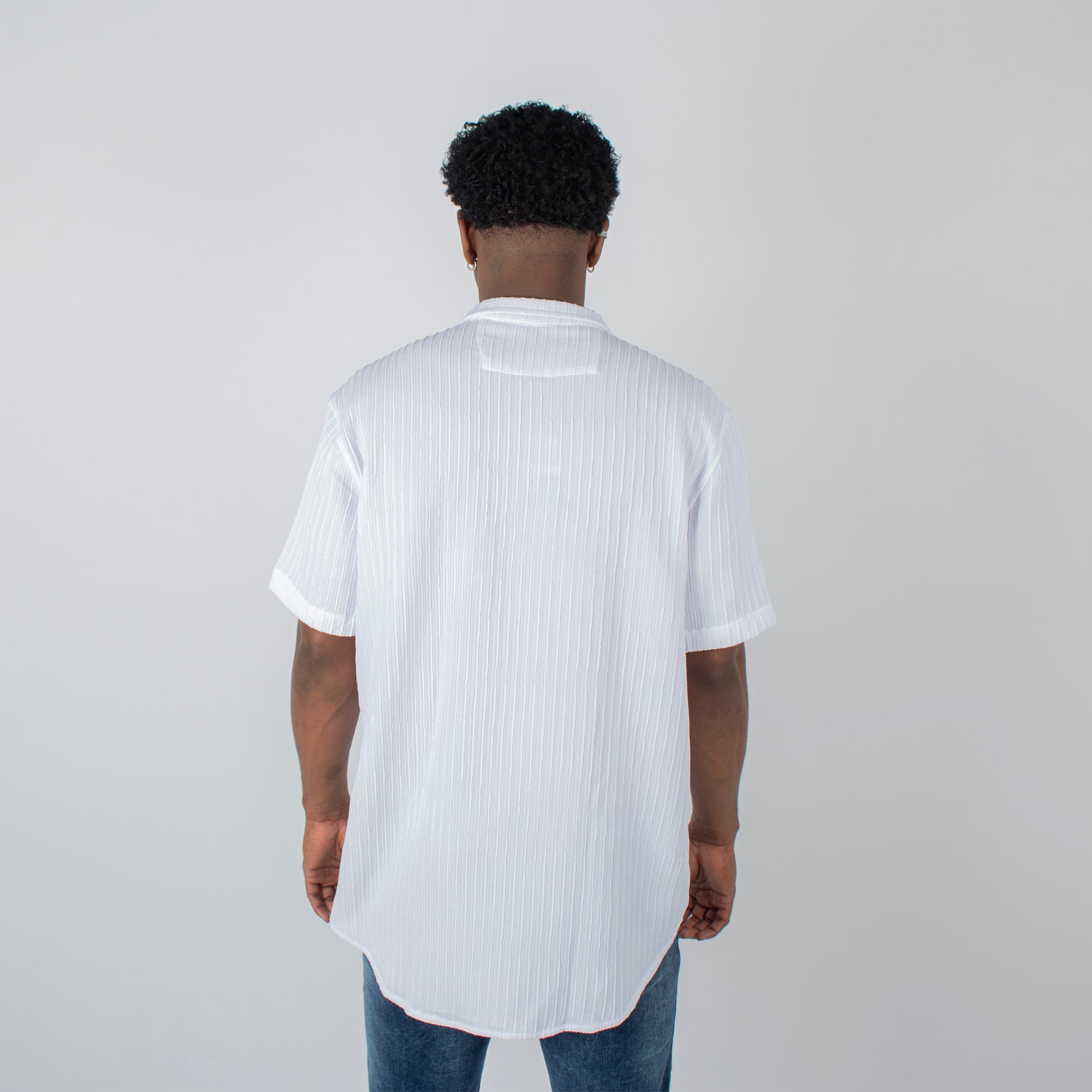 Camisa hombre textura cuello blanco