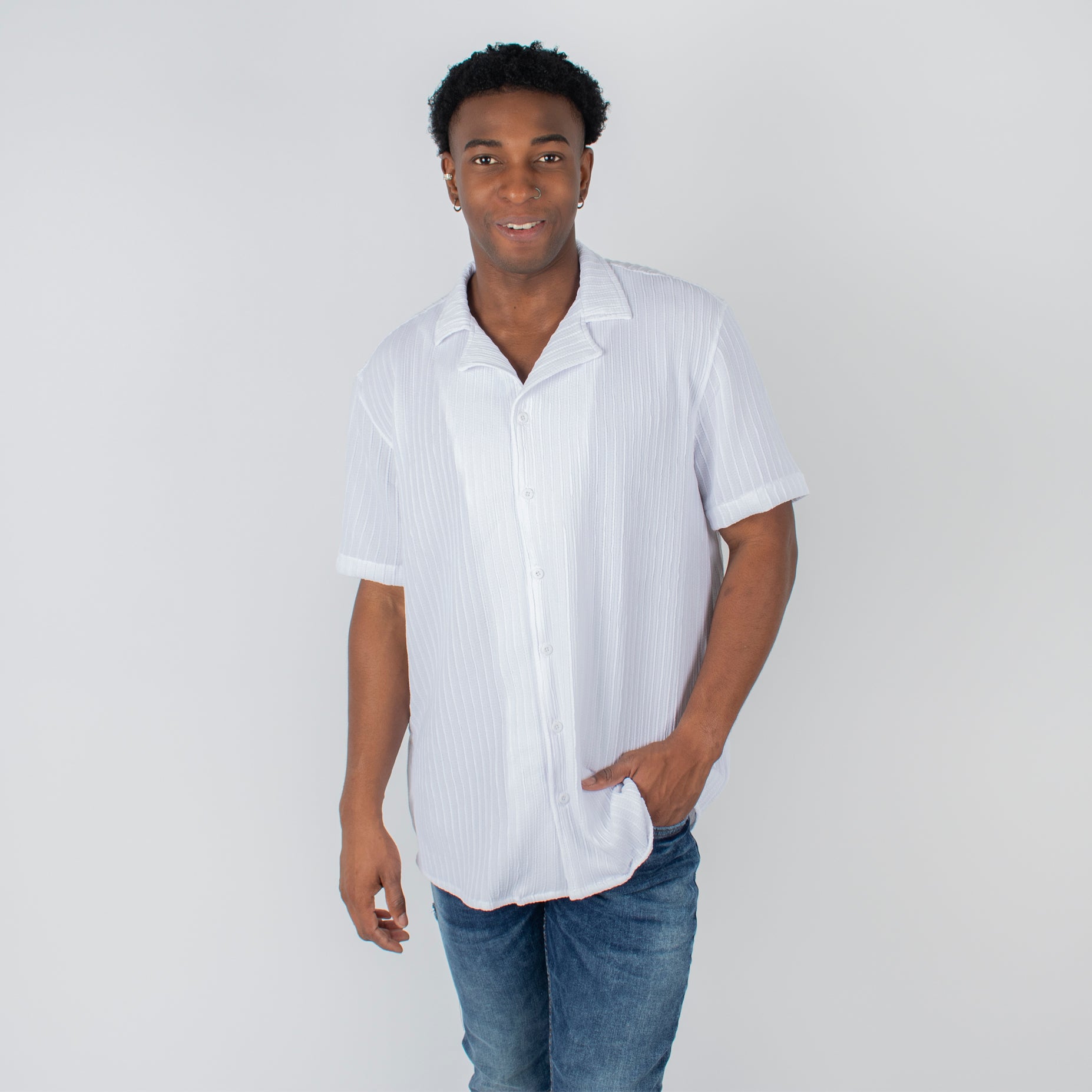 Camisa hombre textura cuello blanco