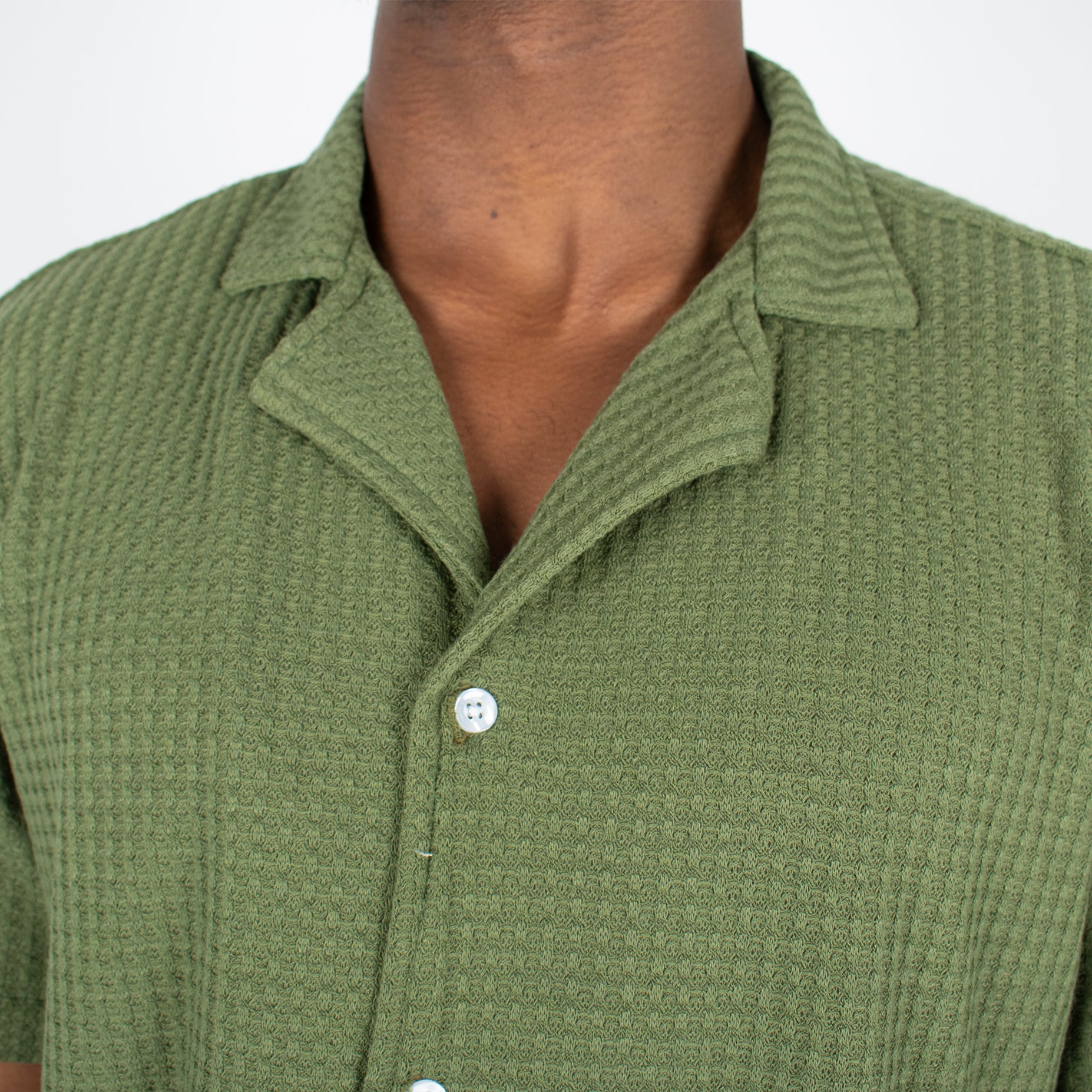 Camisa hombre cuello sport textura verde