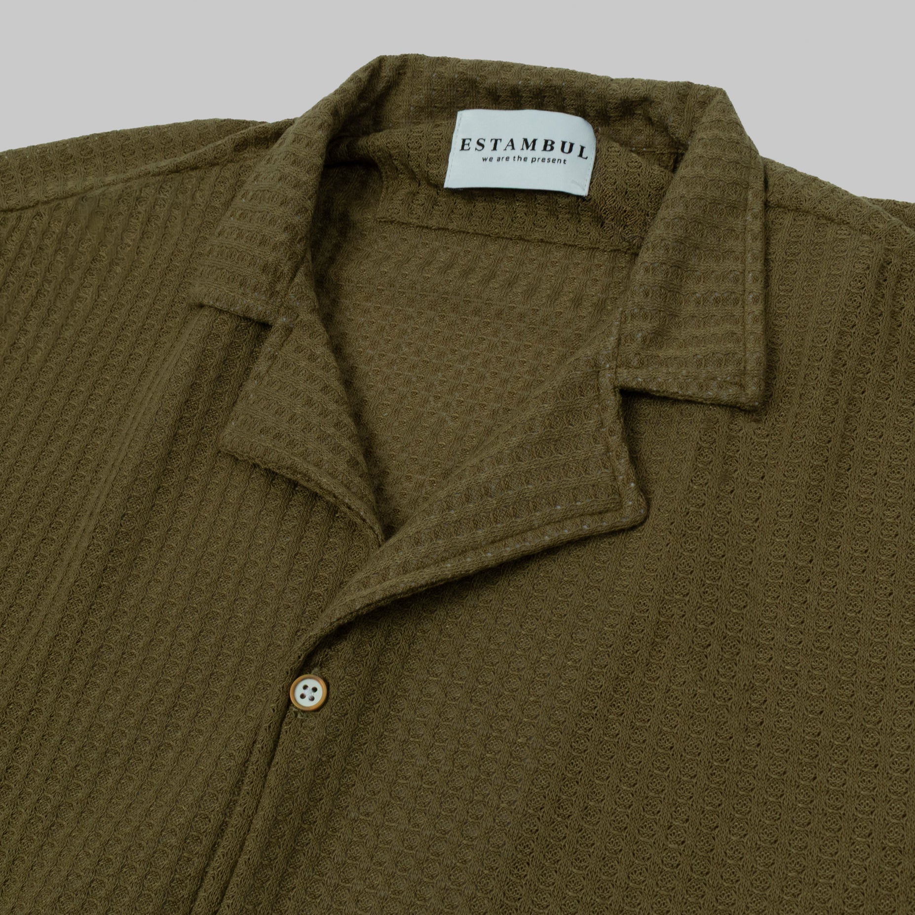 Camisa hombre cuello sport flor verde