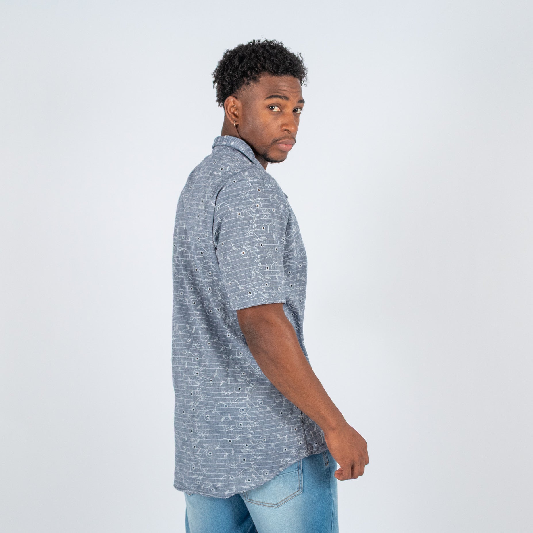 Camisa hombre textura flores